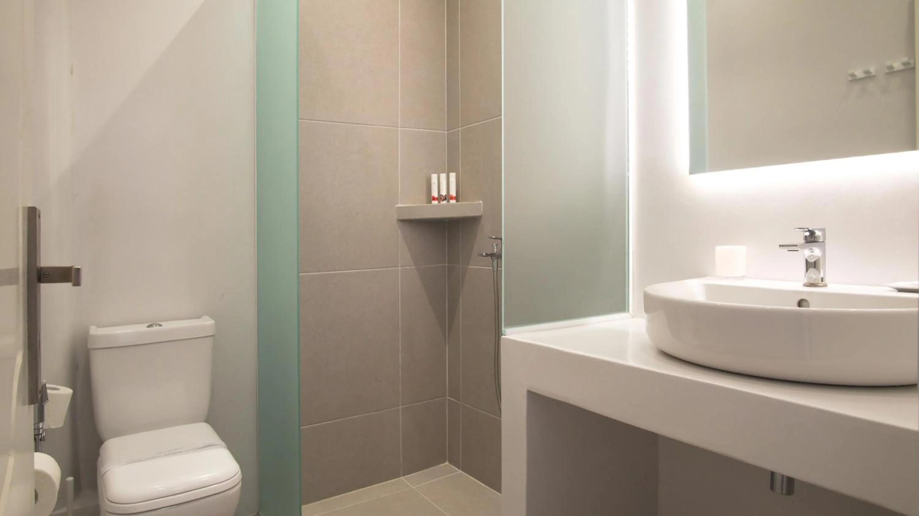 Shower in Kritikakis Village Hotel