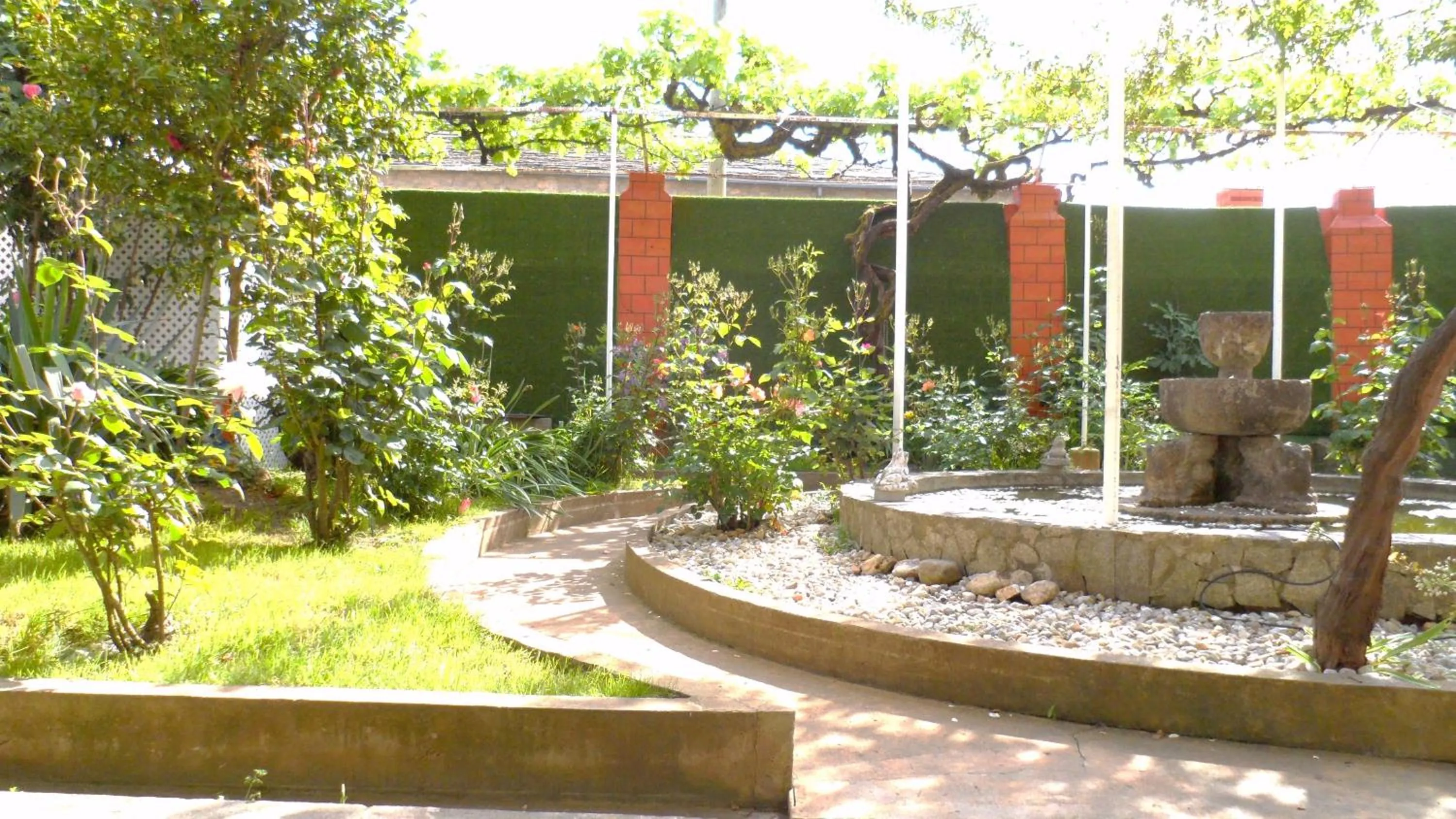 Garden in Pension-Albergue Don Alvaro