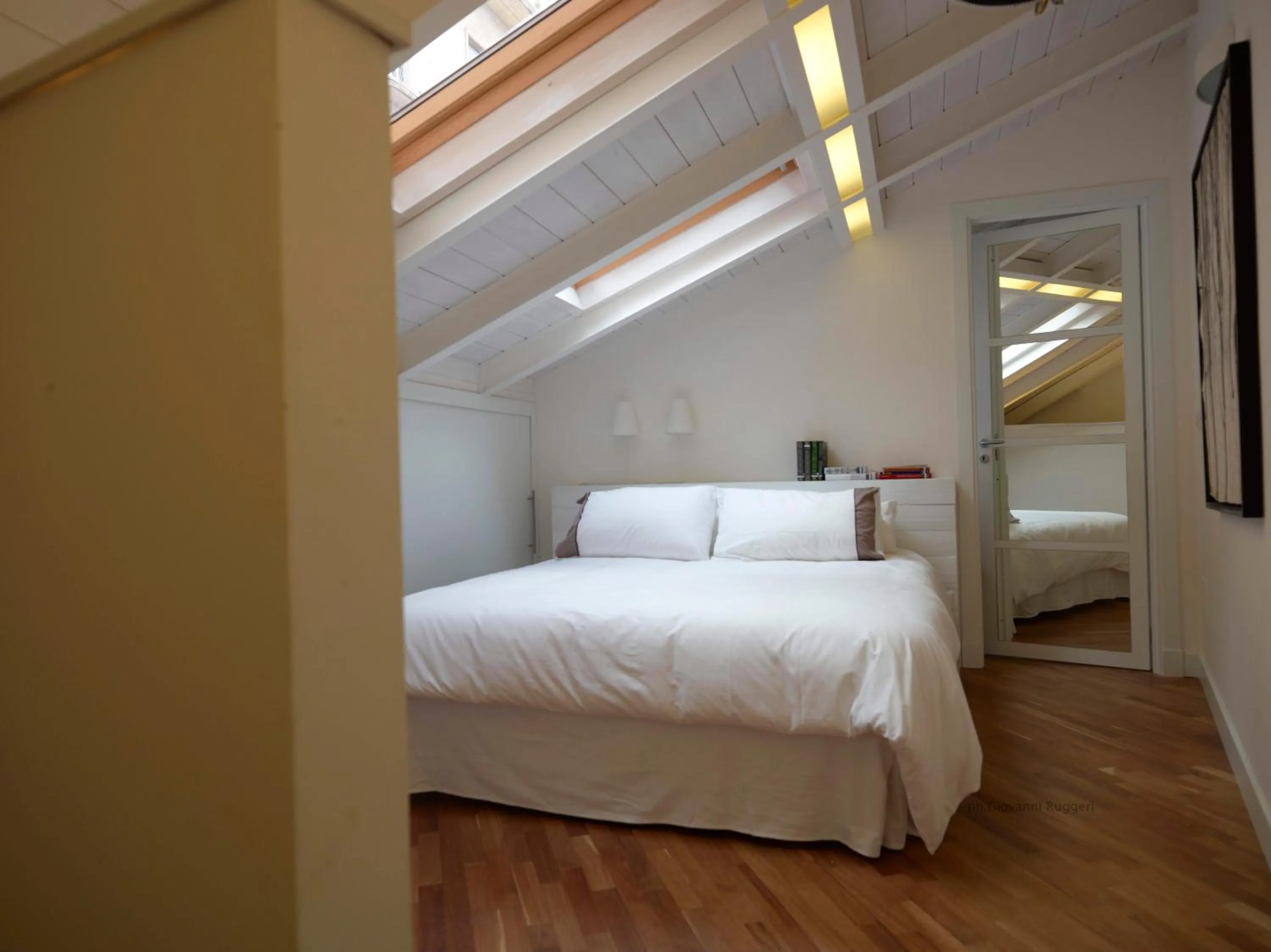 Decorative detail, Bed in Ferrini Home - Piazza Trento