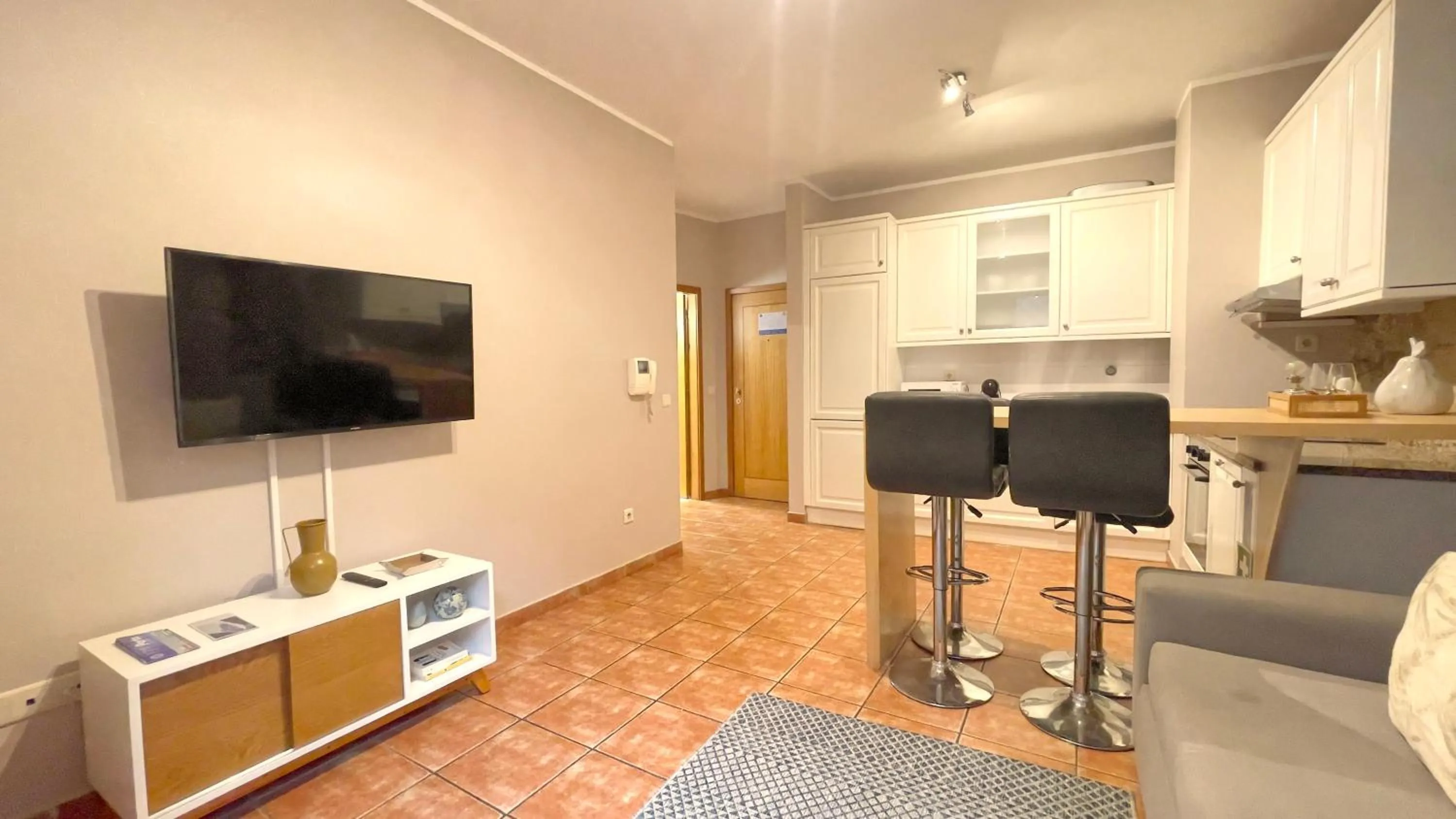 TV and multimedia in RIBEIRA by YoursPorto