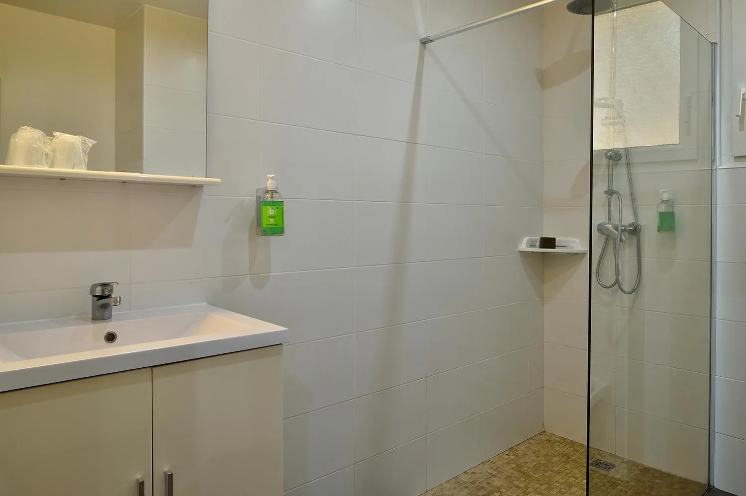 Bathroom in Hôtel Sampiero