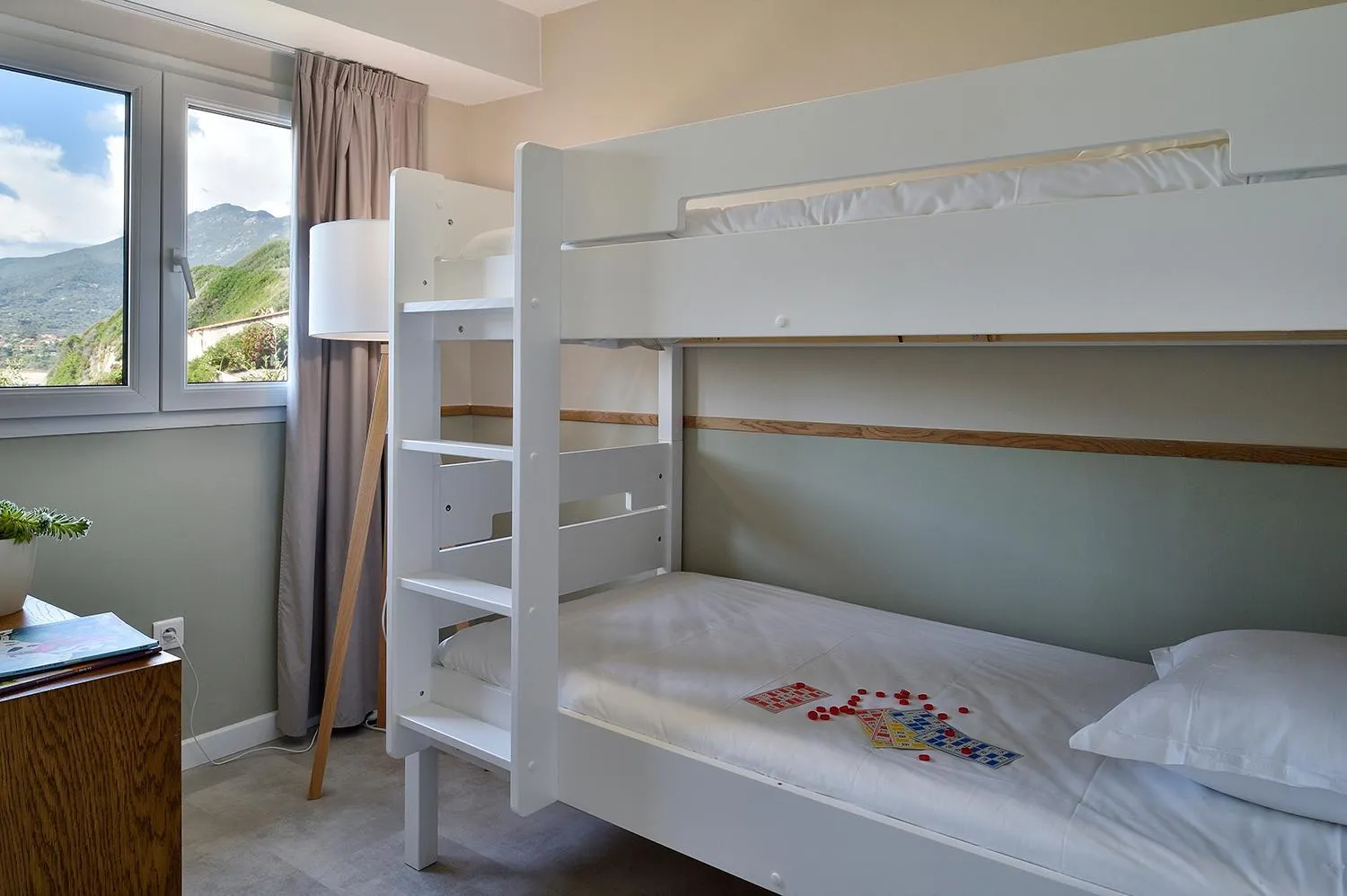 View (from property/room), Bed in Hôtel Sampiero