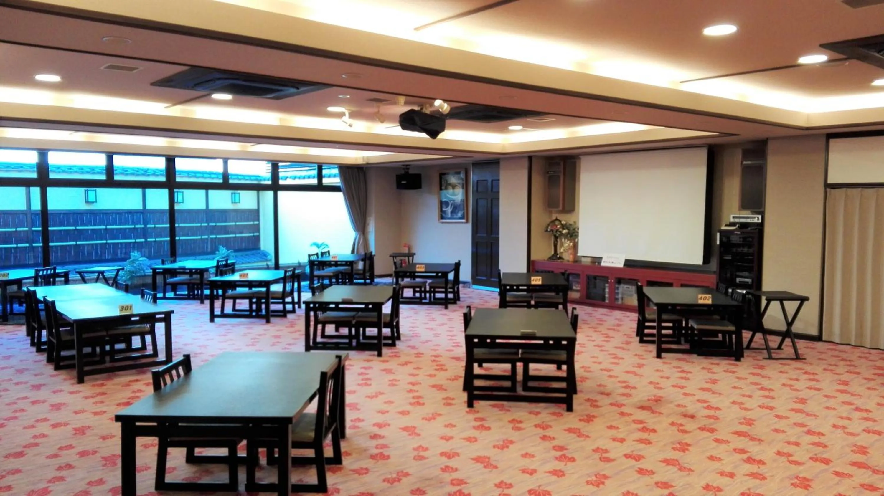 Restaurant/places to eat in Saga Grace Hotel