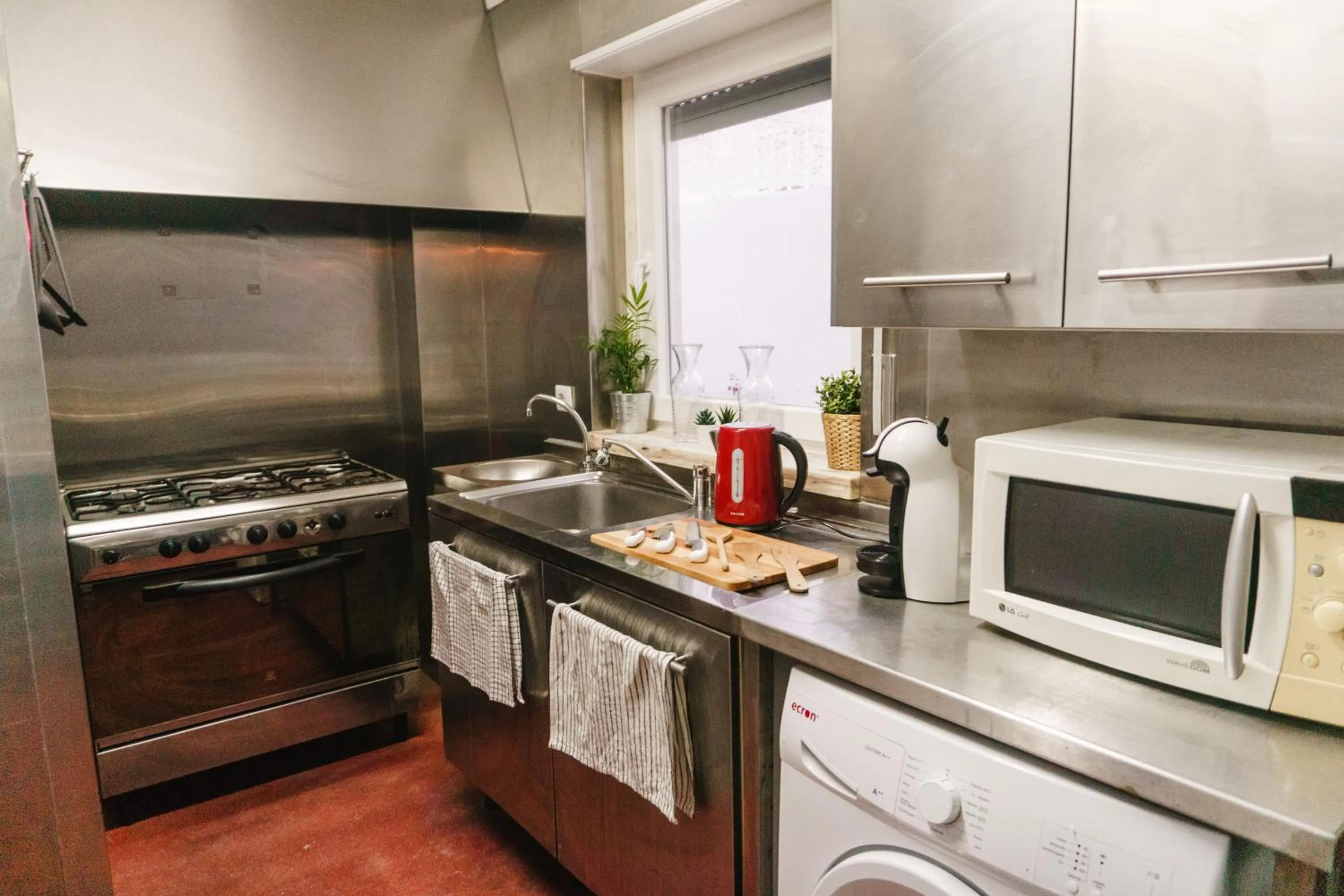 Kitchen or kitchenette in Hospedium Hostel República Surf House