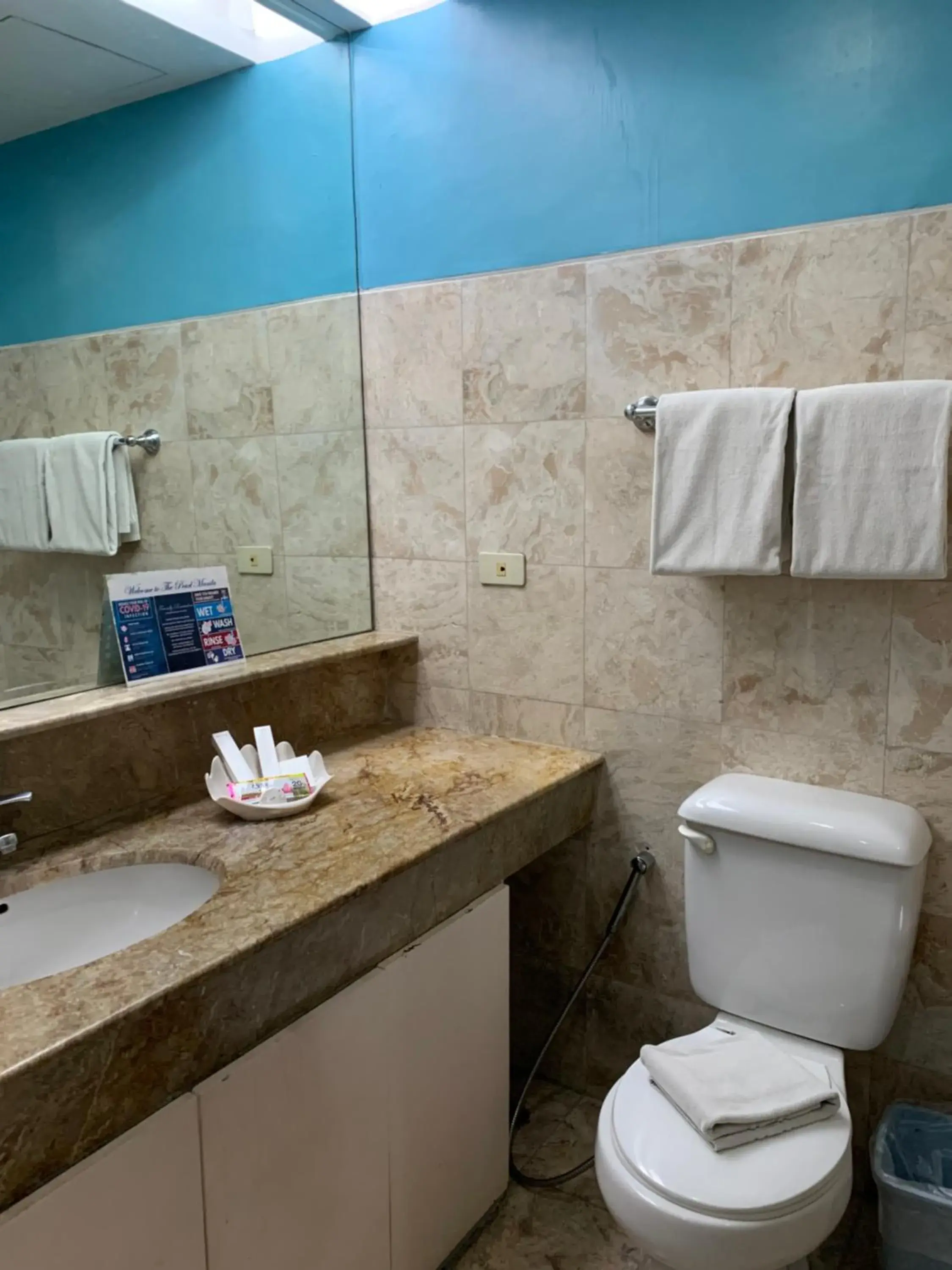 Superior Twin Room in Pearl Manila Hotel Superior Twin Room in Pearl Manila Hotel