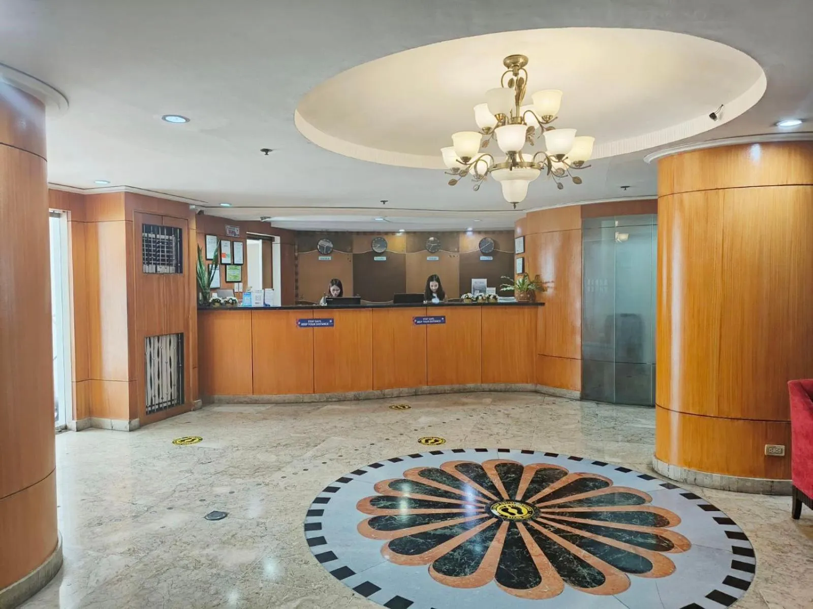 Lobby or reception in Pearl Manila Hotel