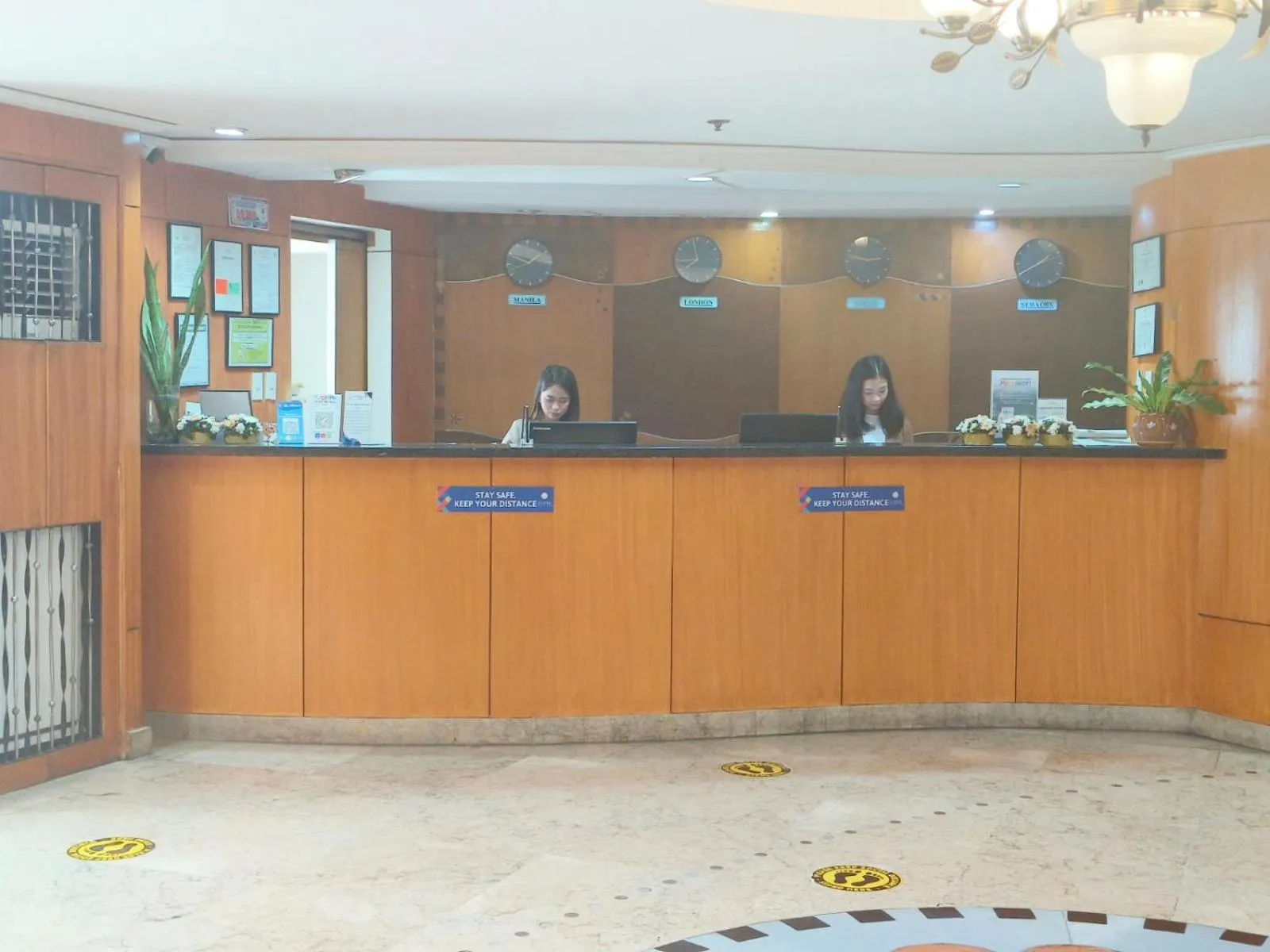 Lobby or reception in Pearl Manila Hotel