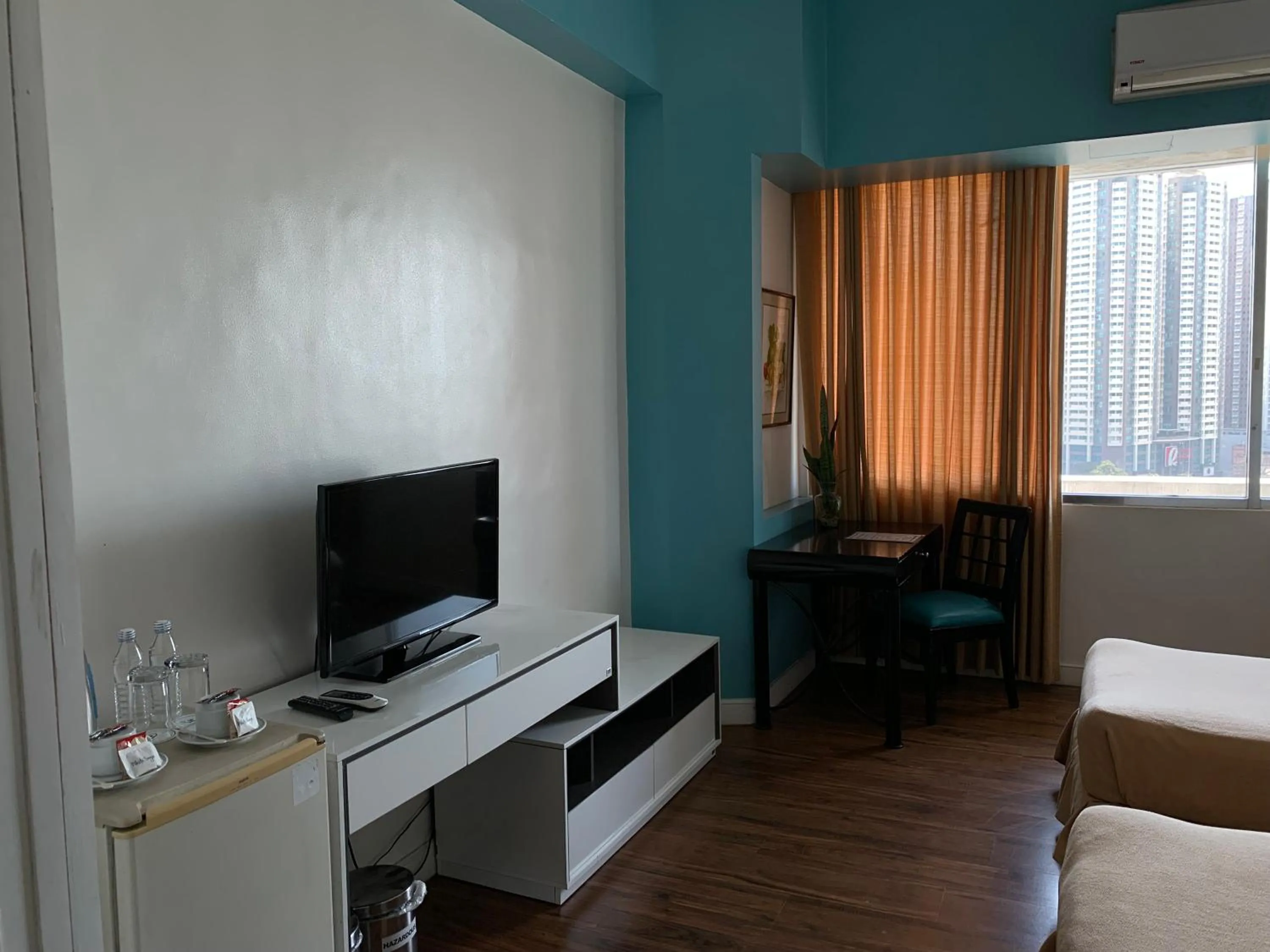 Bed in Pearl Manila Hotel