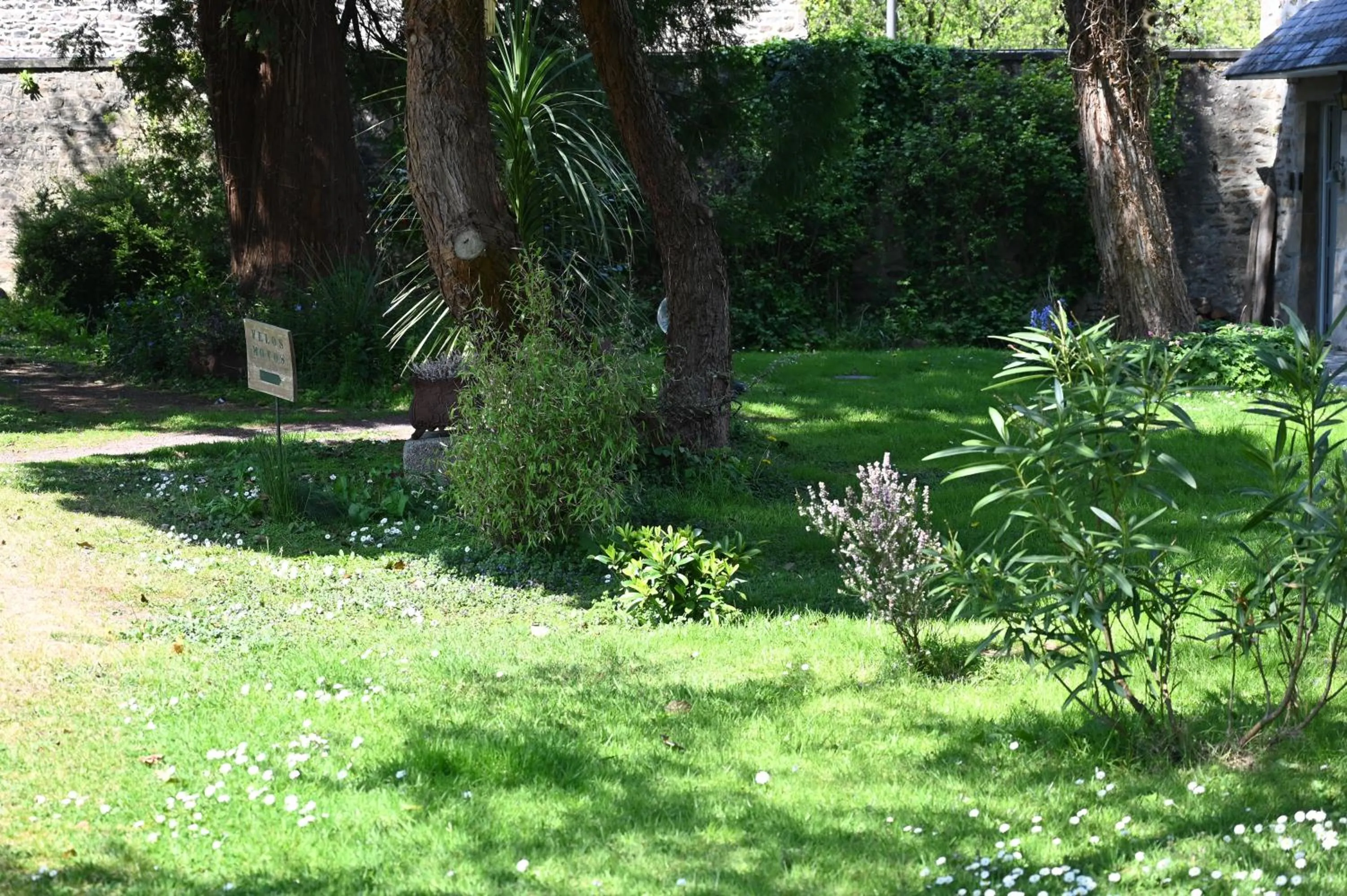 Garden in Logis Hôtel La Demeure du Perron
