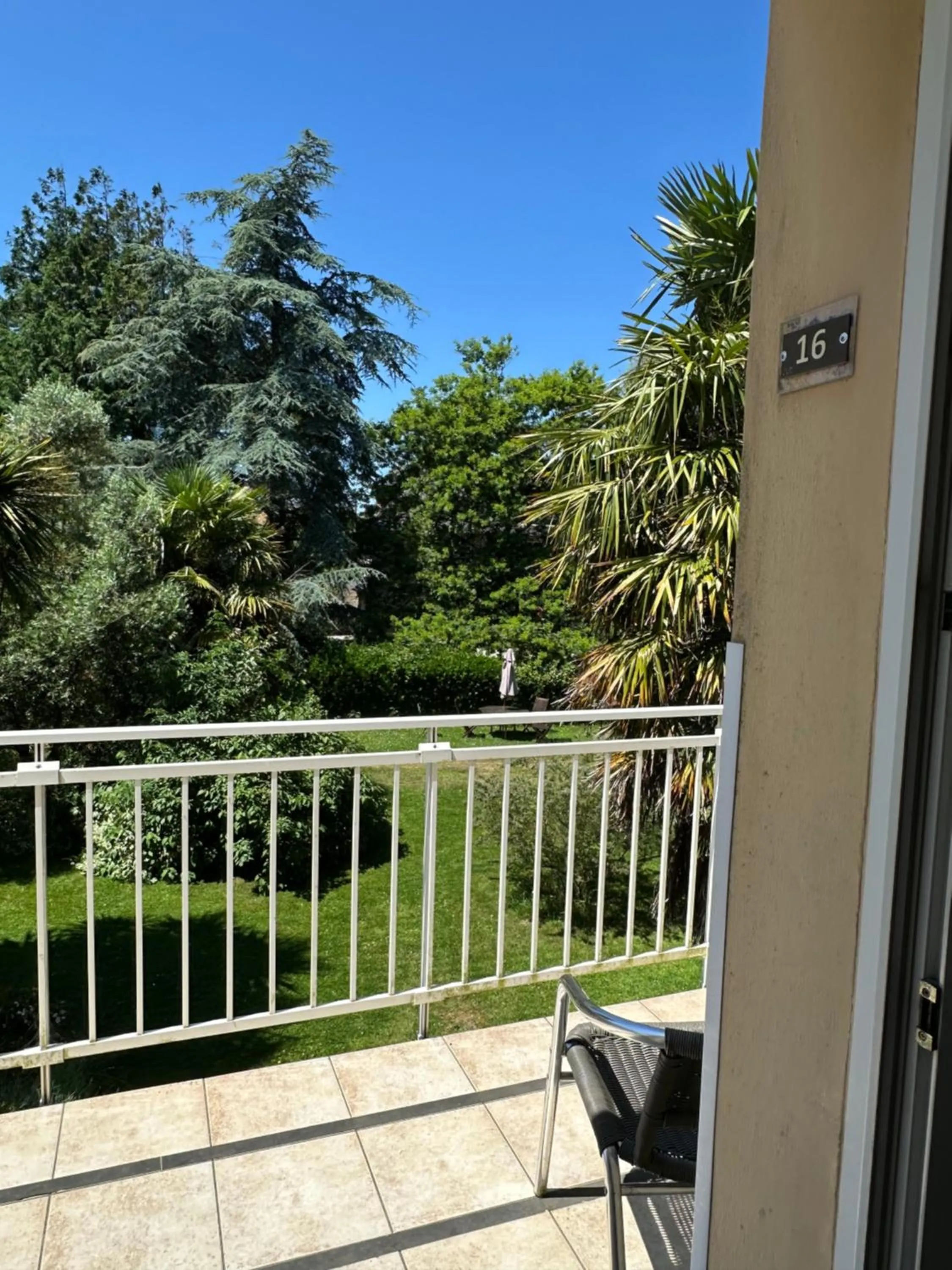 Logis Hôtel La Demeure du Perron