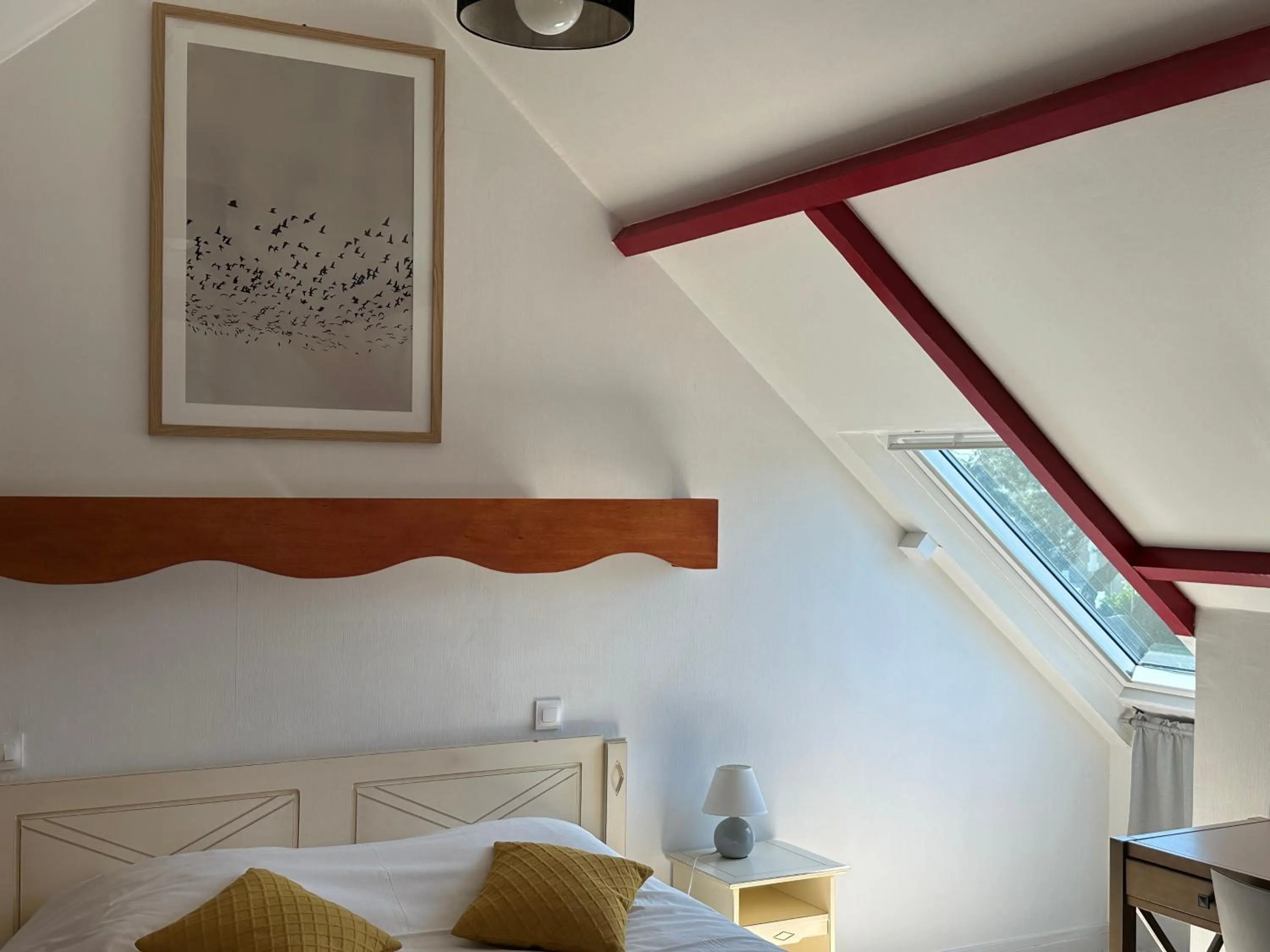 Bed in Logis Hôtel La Demeure du Perron