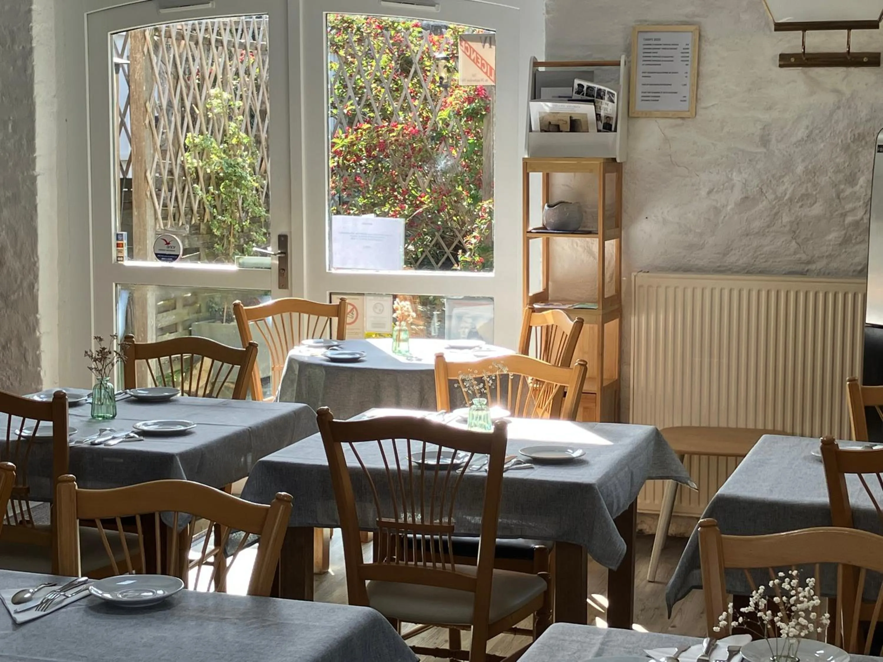 Breakfast in Logis Hôtel La Demeure du Perron