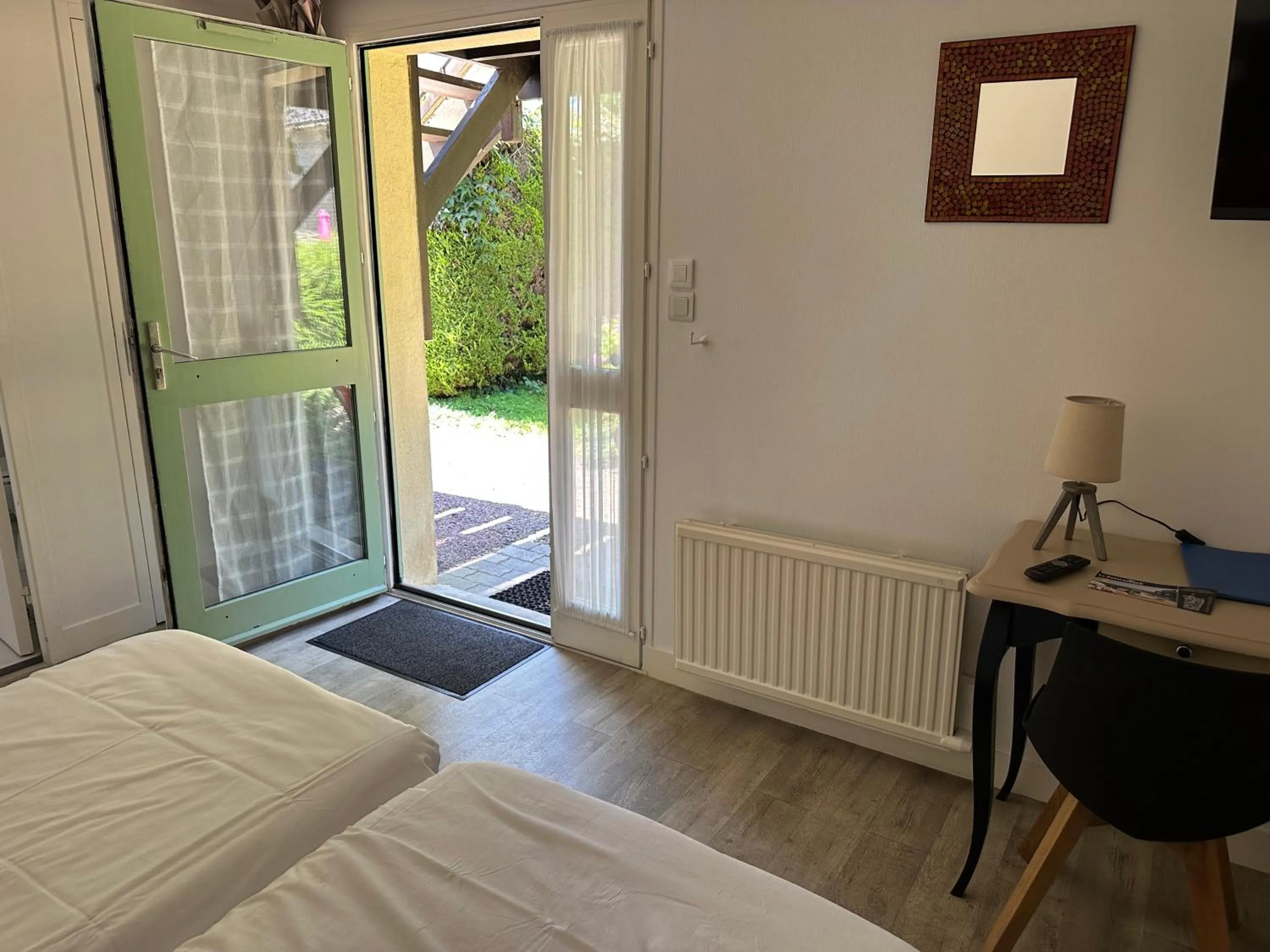 Bed in Logis Hôtel La Demeure du Perron