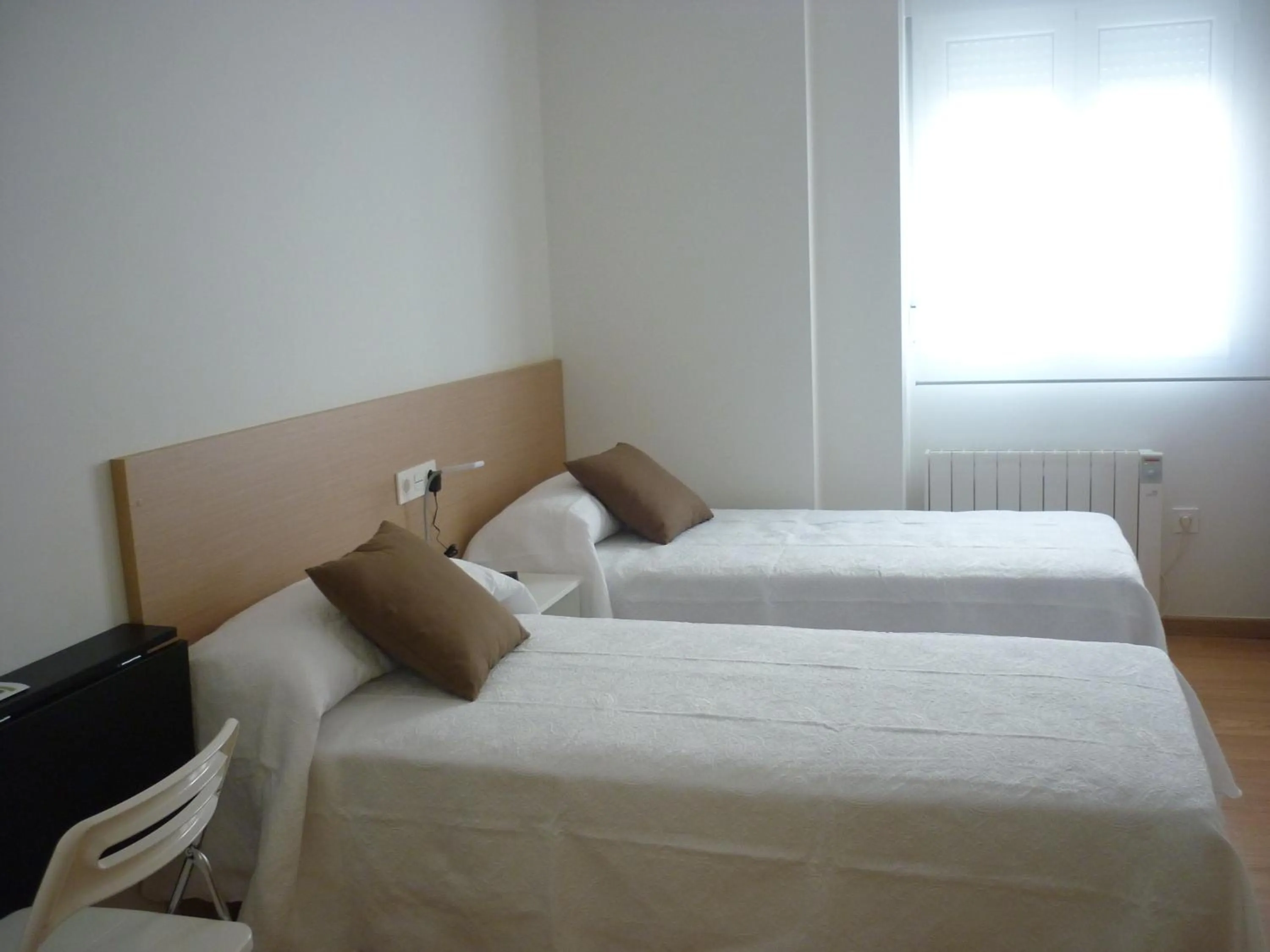 Day, Bed in Pensión-Albergue Puente Ribeira