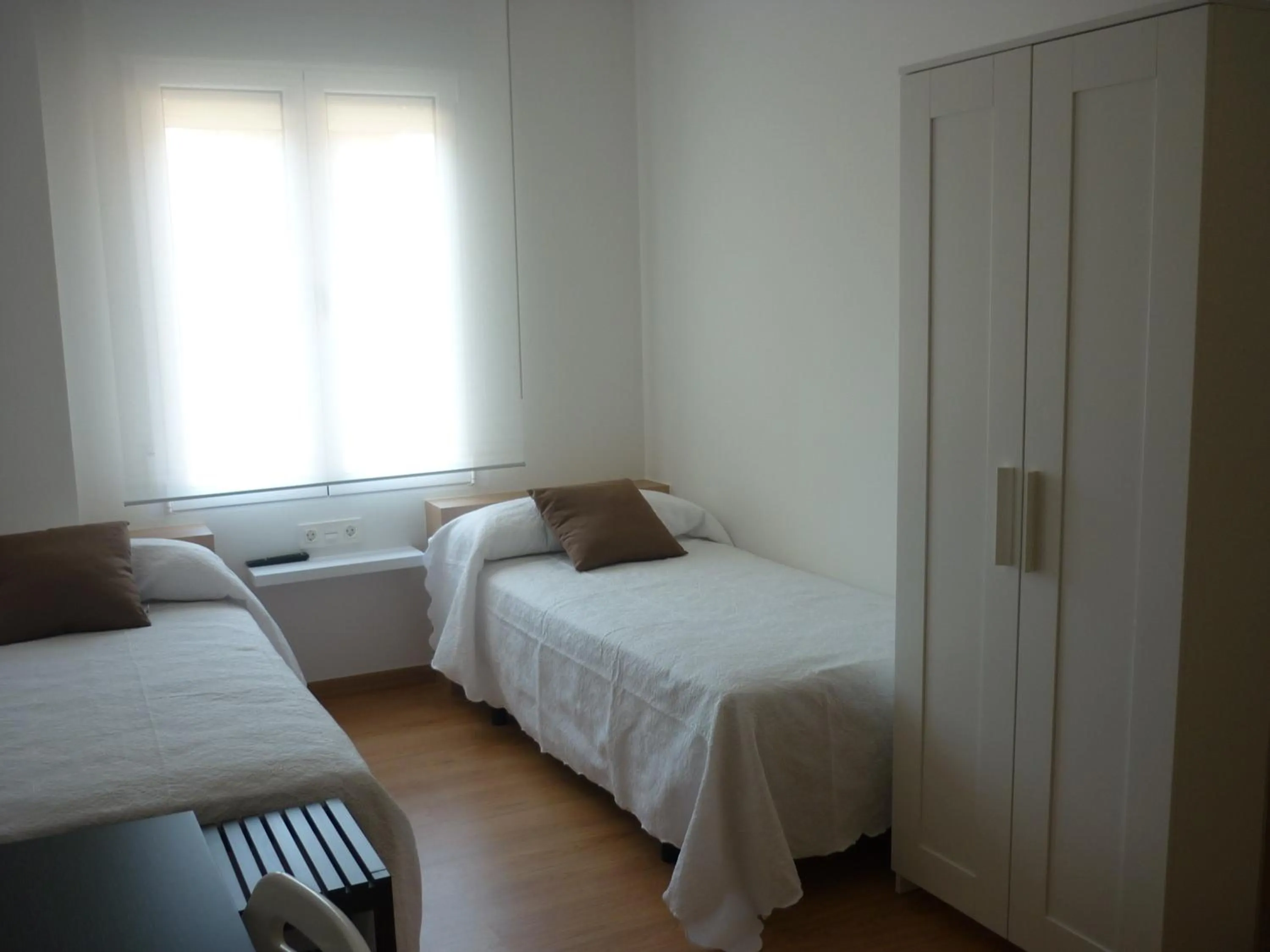 Day, Bed in Pensión-Albergue Puente Ribeira