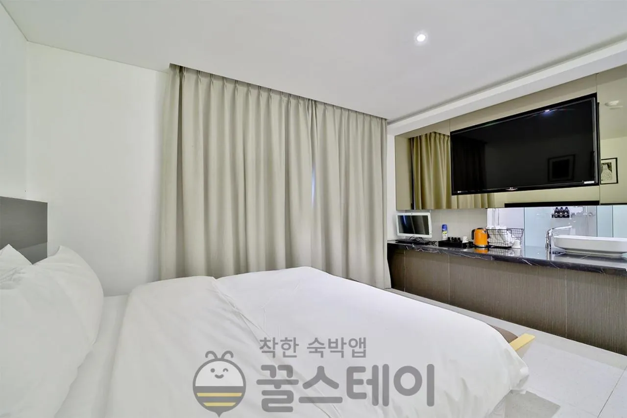 Bed in Golden Hotel Incheon