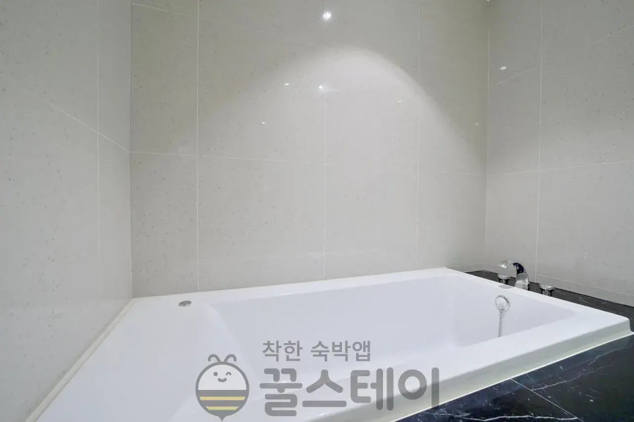 Large Double Room - single occupancy in Golden Hotel Incheon Large Double Room - single occupancy in Golden Hotel Incheon