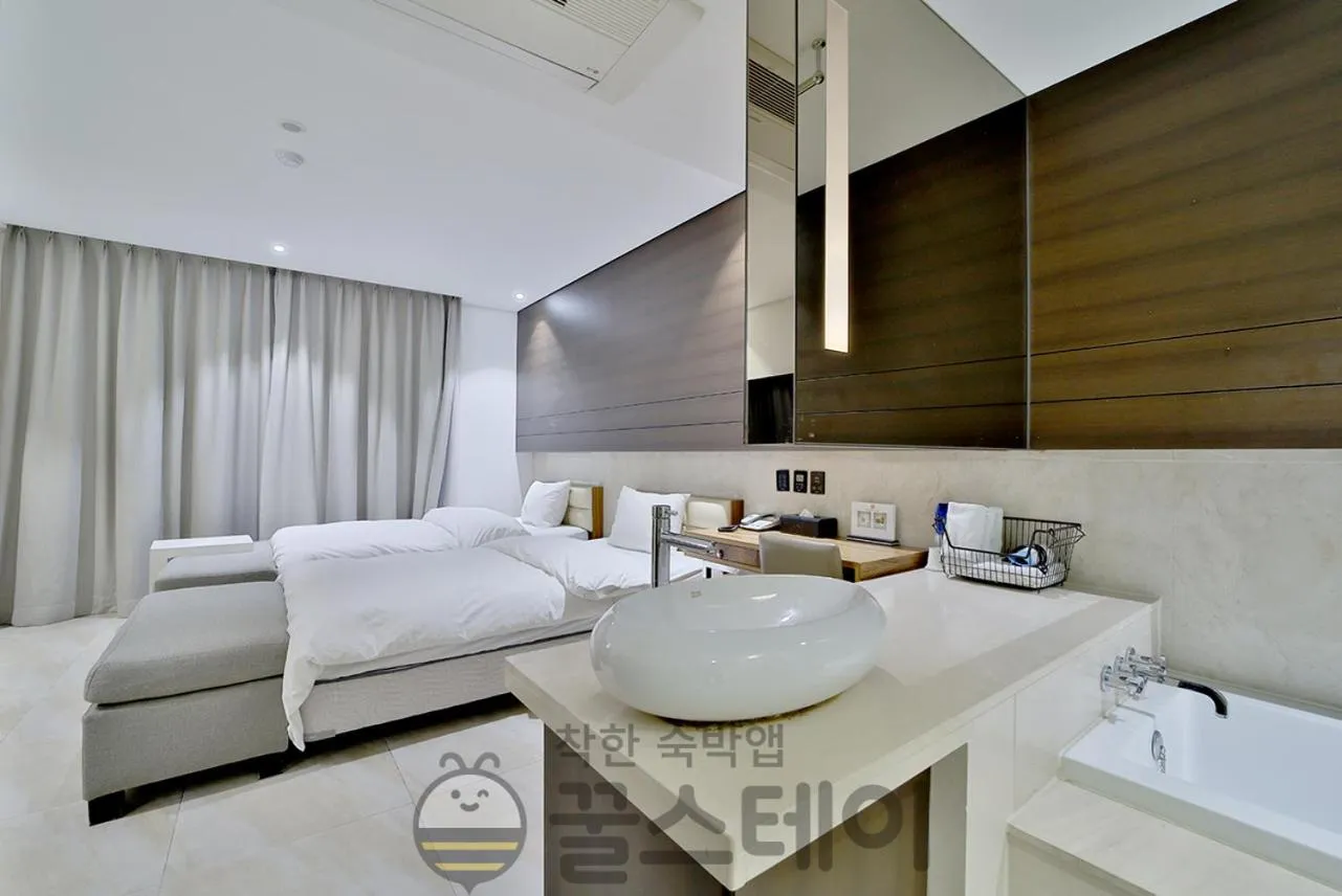 Bed in Golden Hotel Incheon