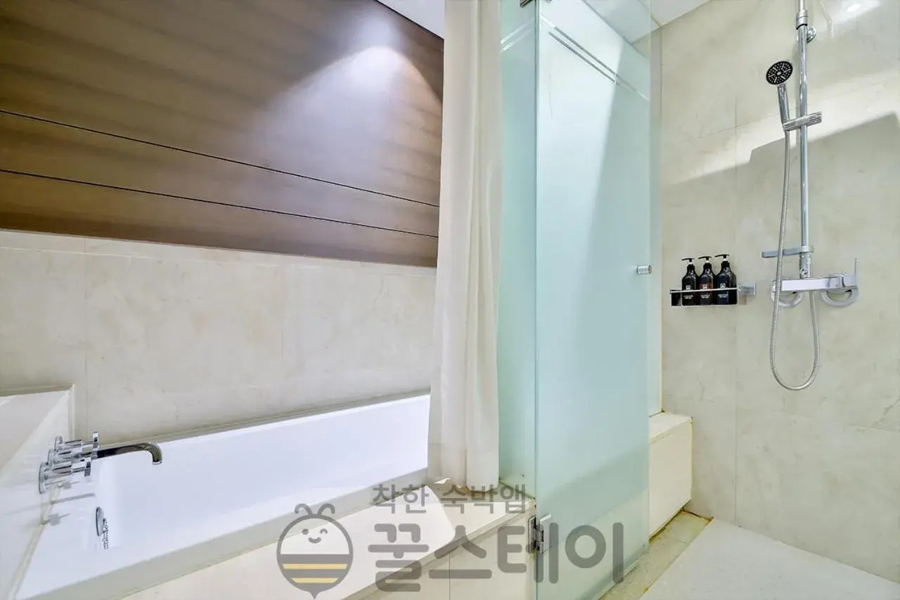 Budget Twin Room in Golden Hotel Incheon Budget Twin Room in Golden Hotel Incheon