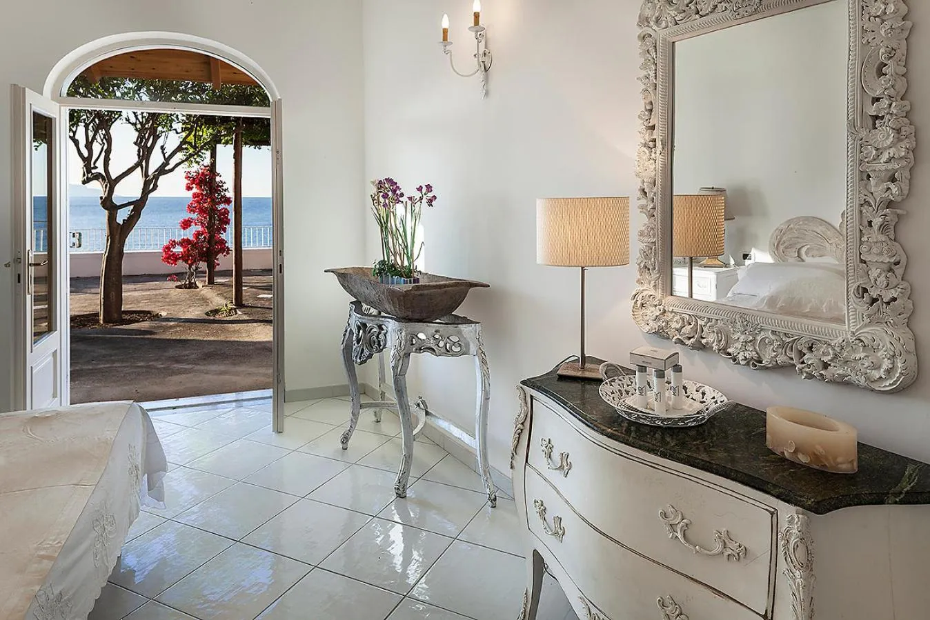 Bed in La Villa Resort & Spa