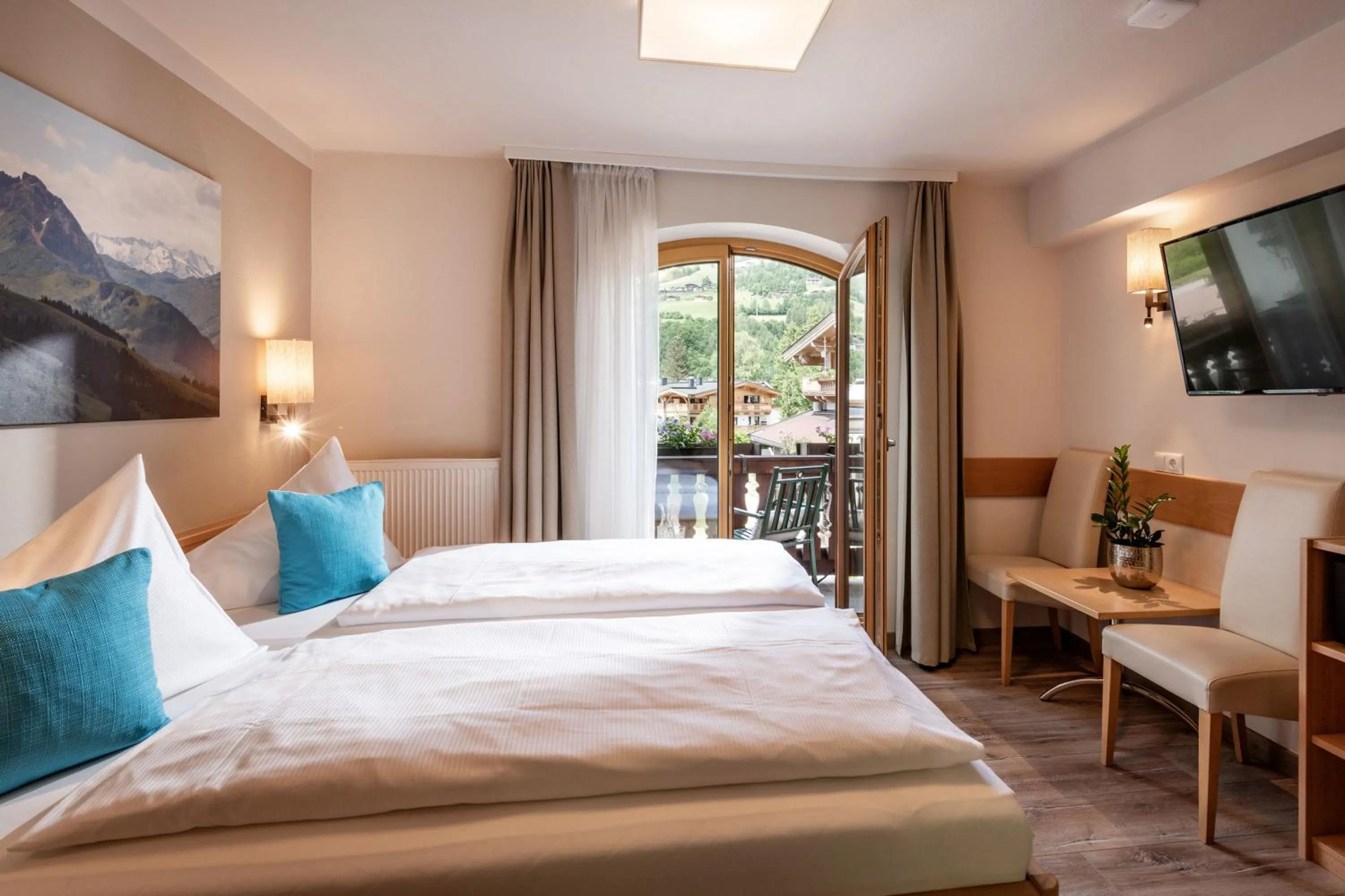 Photo of the whole room, Bed in Alpen Glück Hotel Unterm Rain garni