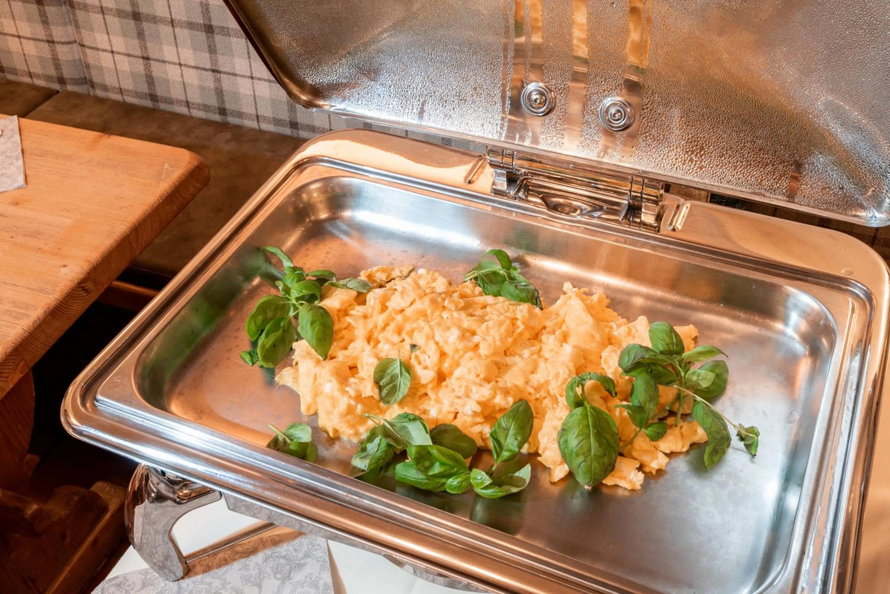 Buffet breakfast in Alpen Glück Hotel Unterm Rain garni