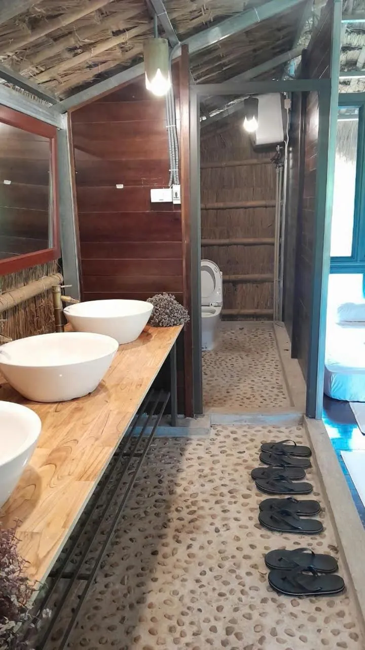 Bathroom in Mai Chau Onsen Retreat