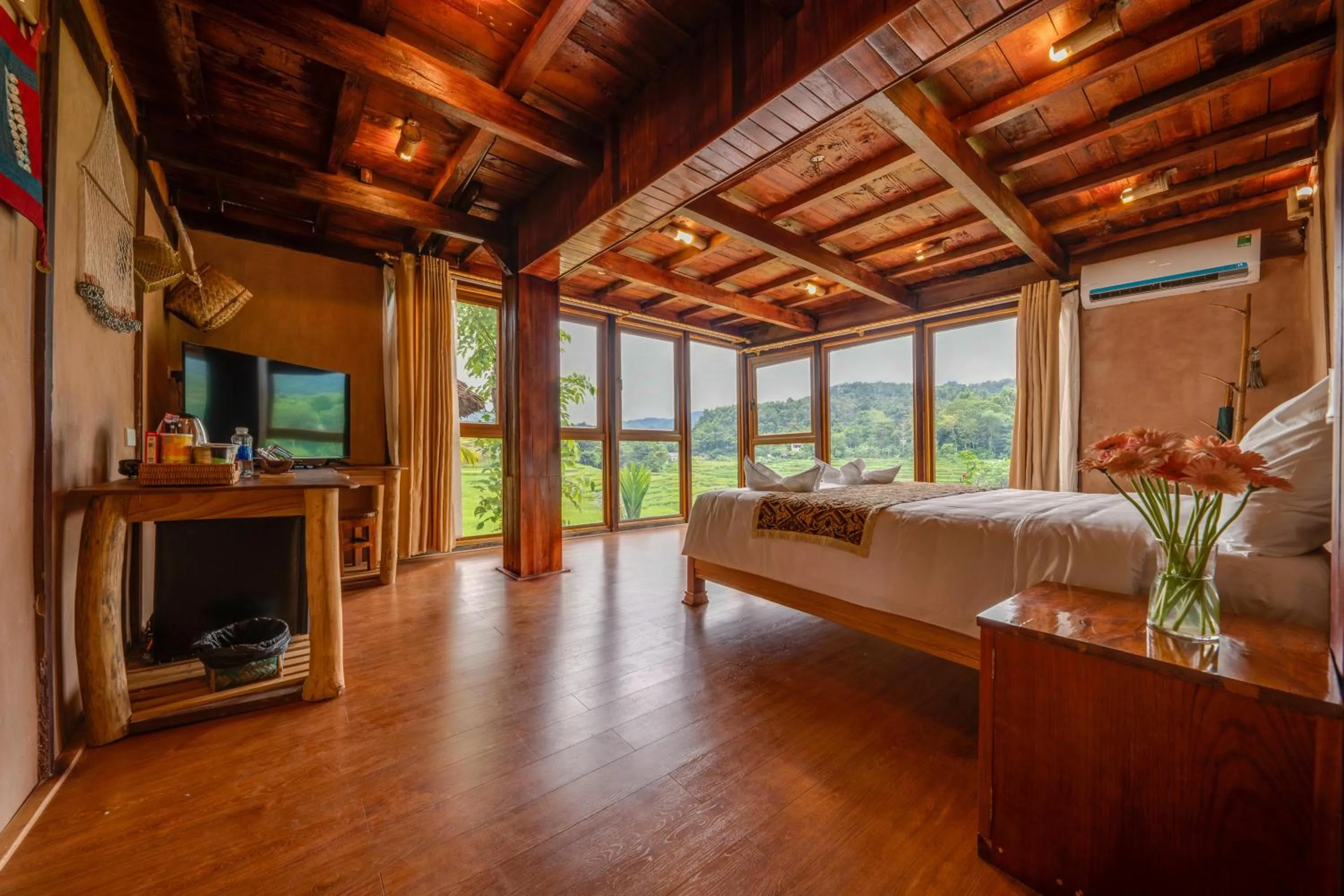 Photo of the whole room, Bed in Mai Chau Onsen Retreat