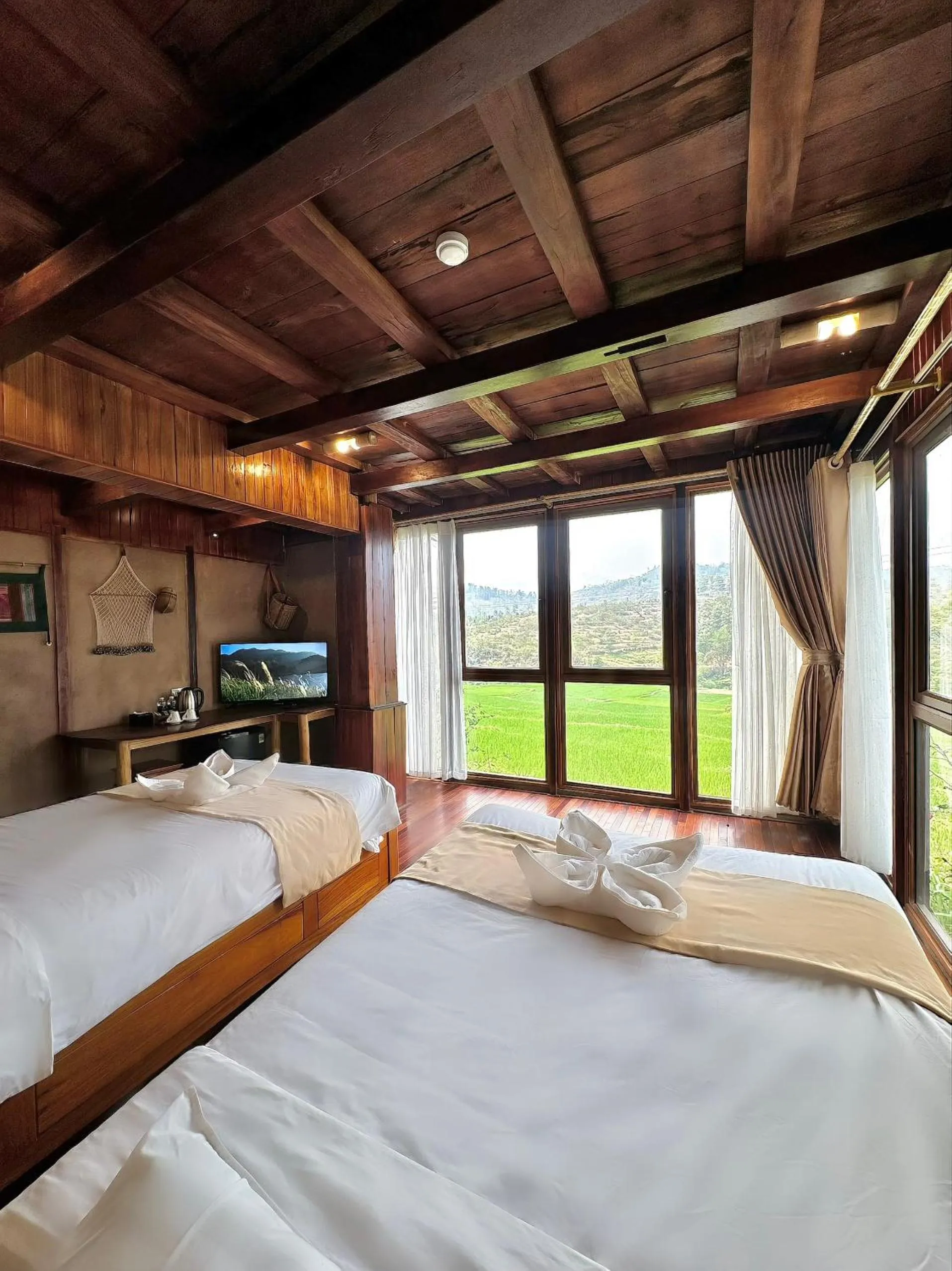 View (from property/room), Bed in Mai Chau Onsen Retreat