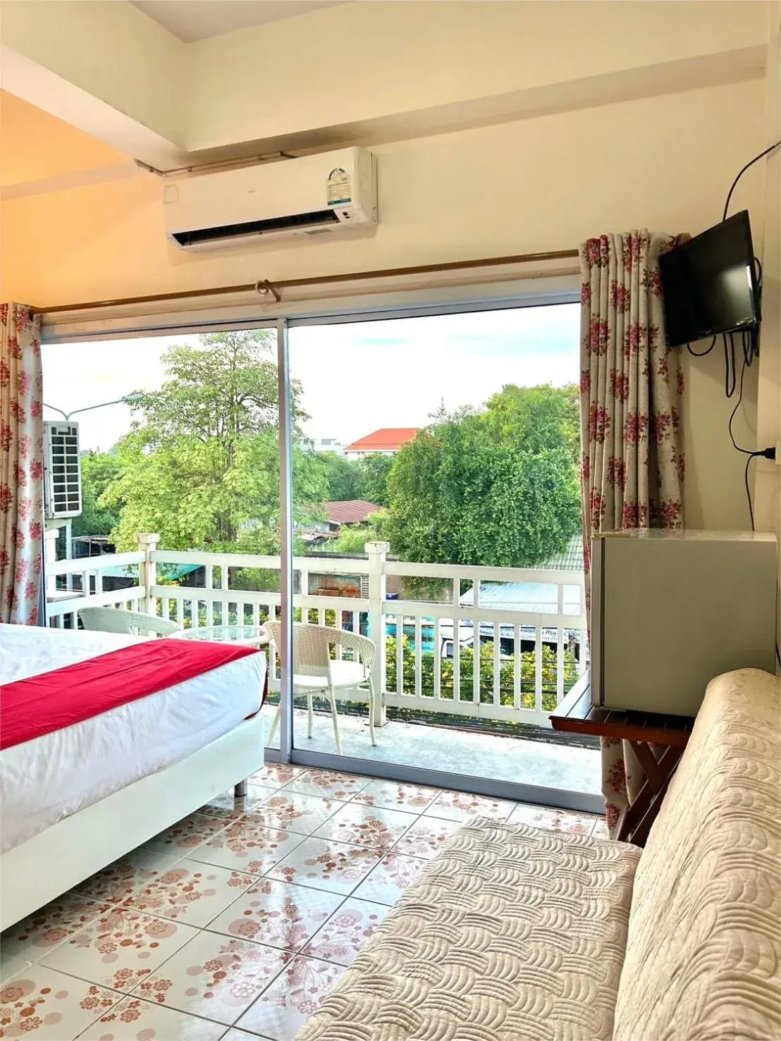 Deluxe Double Room with Balcony in Home One Love Ayutthaya main Zone by Baan one love group Deluxe Double Room with Balcony in Home One Love Ayutthaya main Zone by Baan one love group