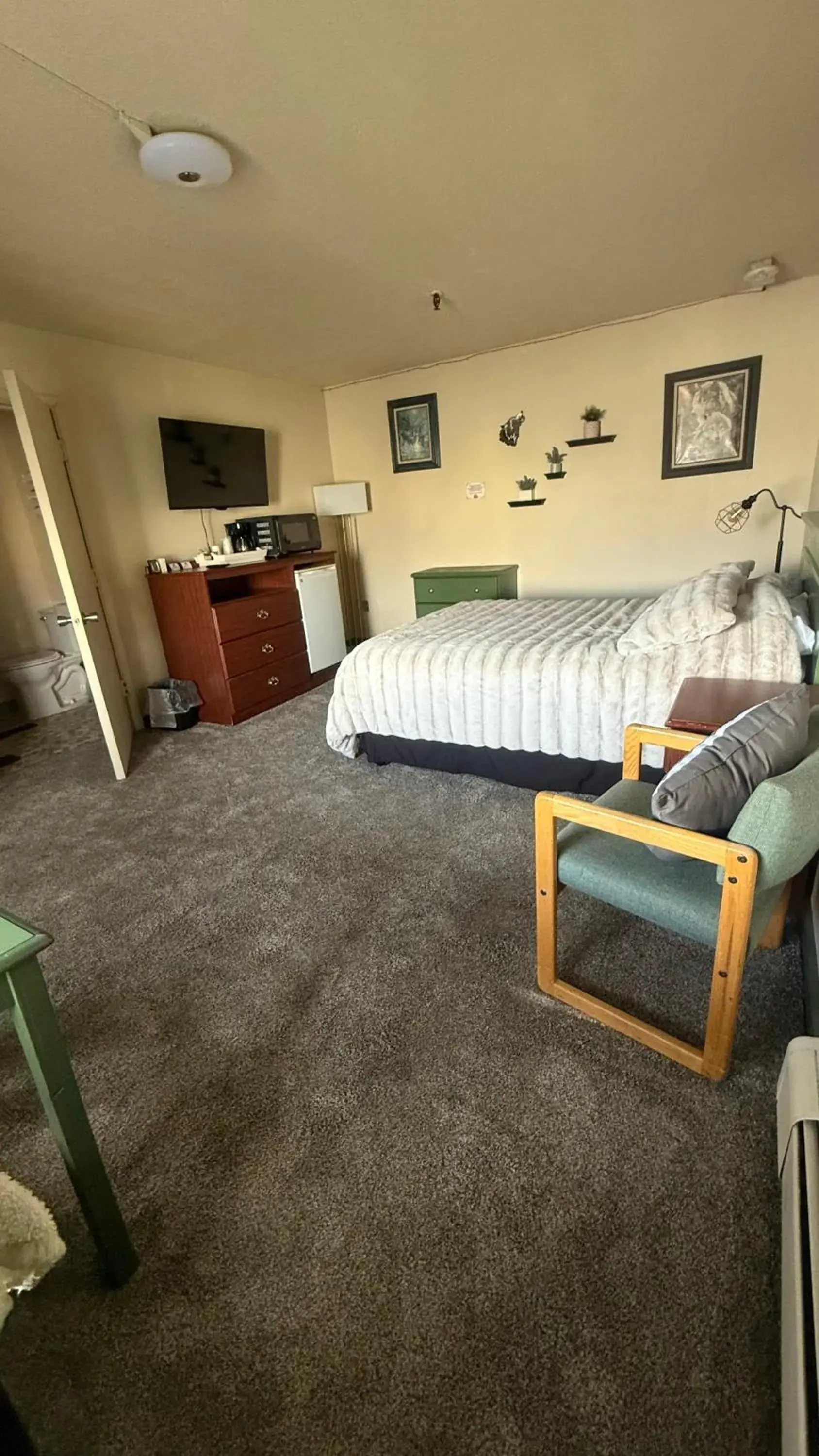 Deluxe Queen Suite in The Kenai Inn Deluxe Queen Suite in The Kenai Inn