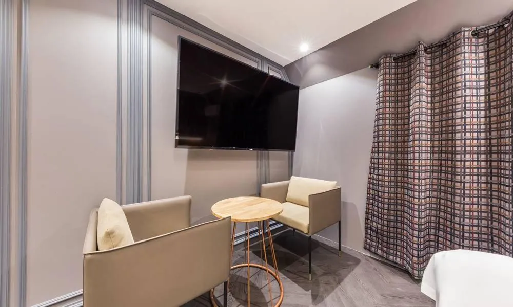 TV and multimedia in Guri Hotel In cafe