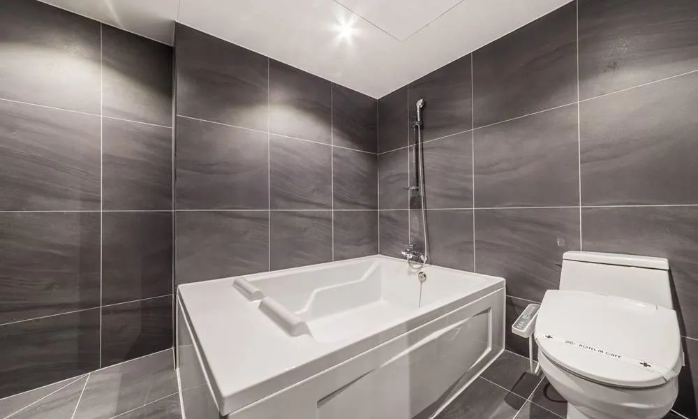 Bath in Guri Hotel In cafe