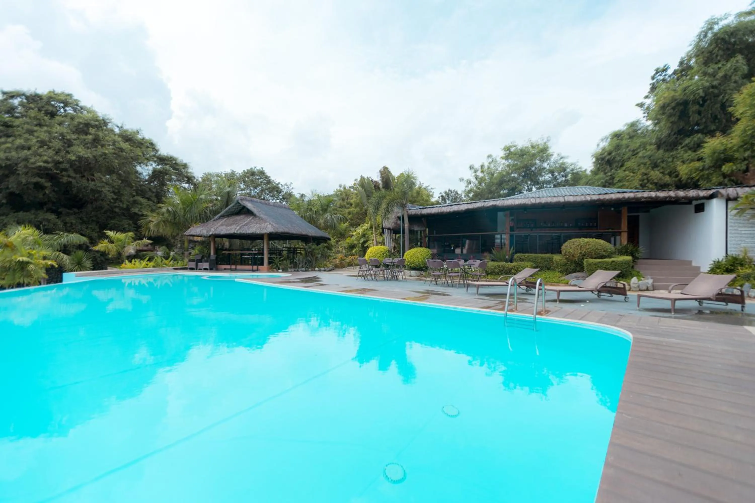 Swimming pool in Bellagio Hills Hotel and Restaurant