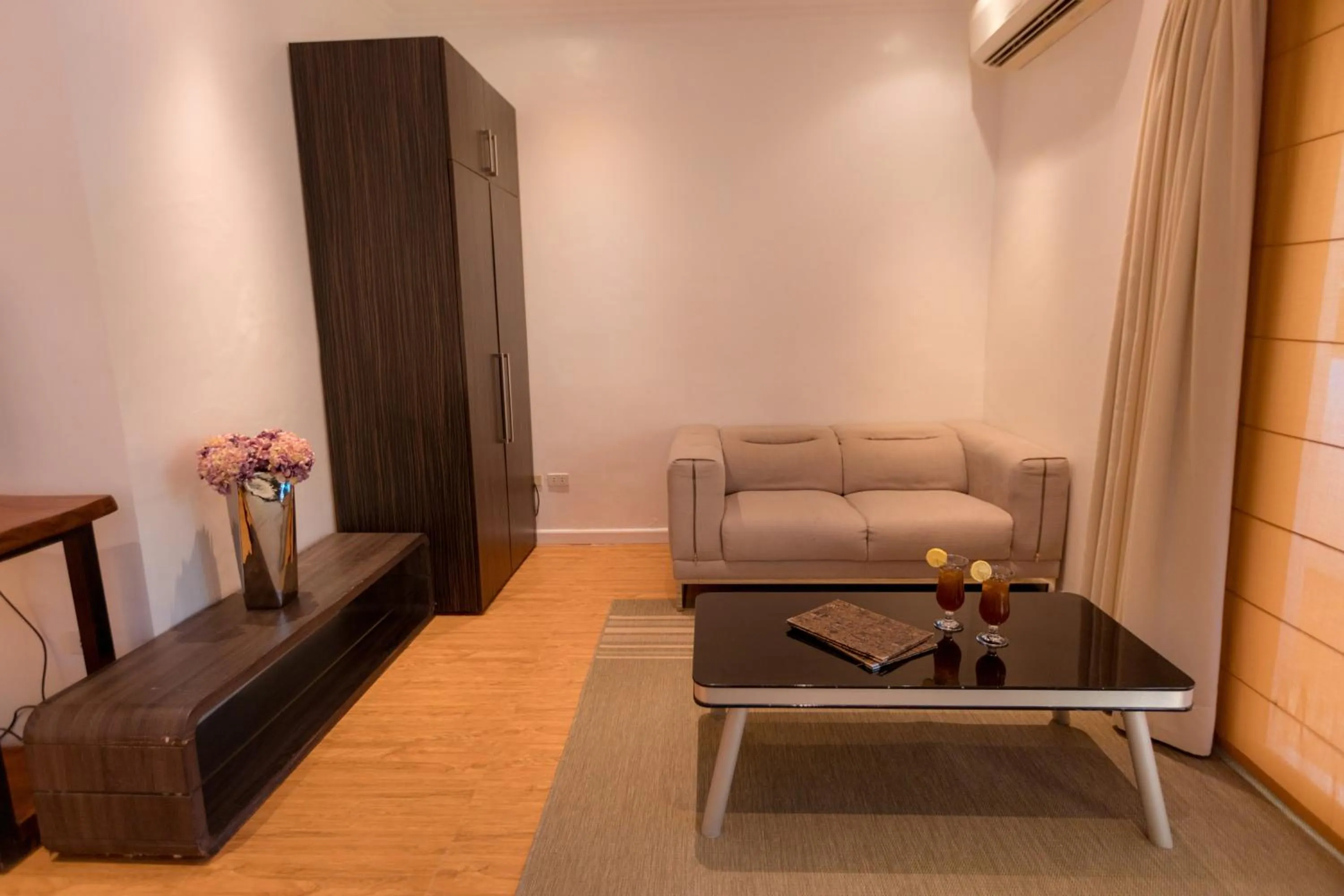 Living room in Bellagio Hills Hotel and Restaurant