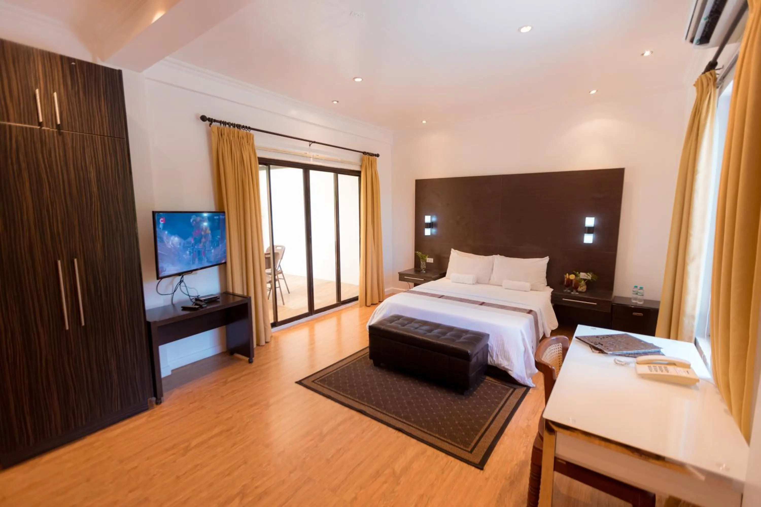 Bed in Bellagio Hills Hotel and Restaurant