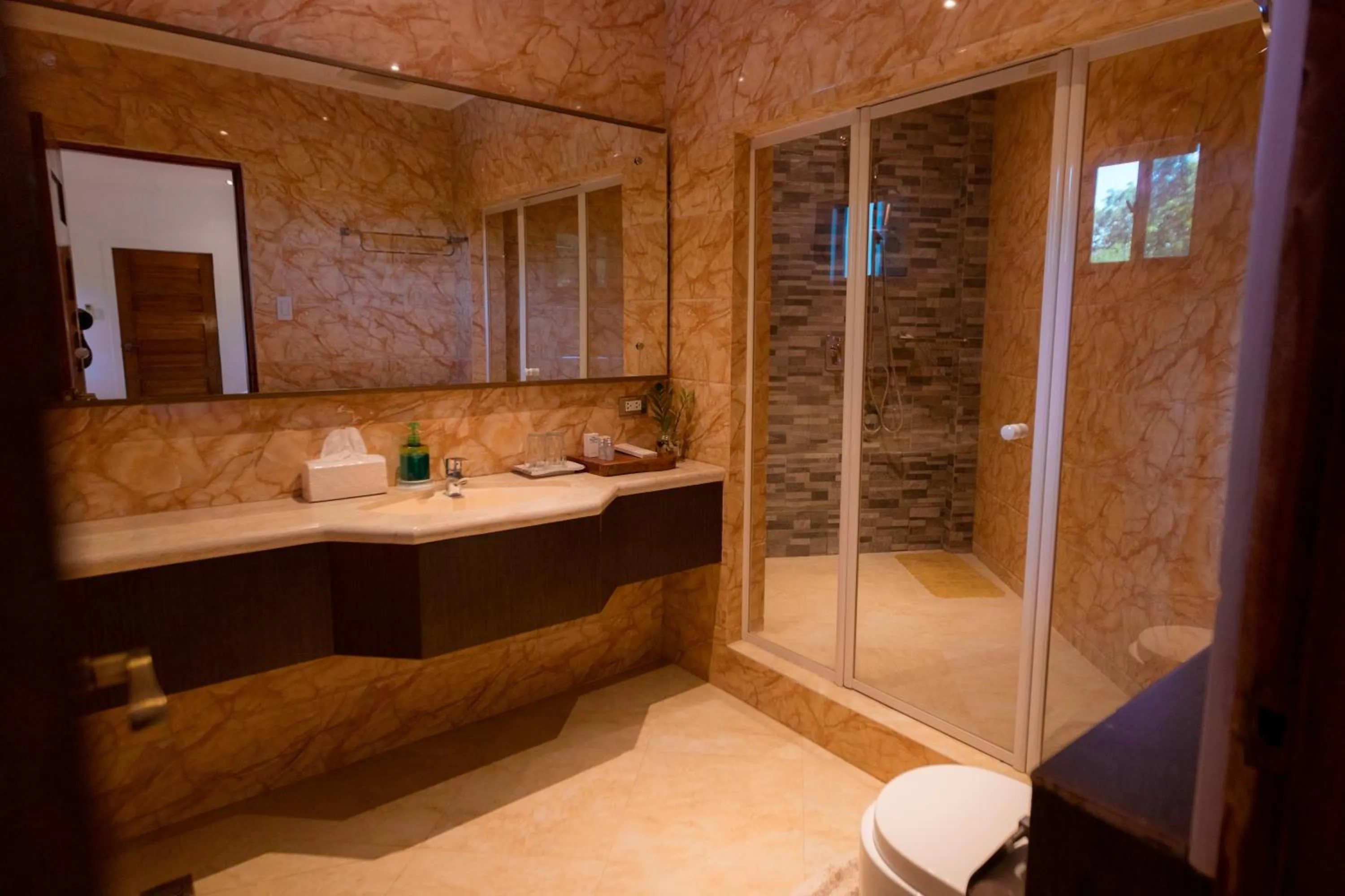 Bathroom in Bellagio Hills Hotel and Restaurant