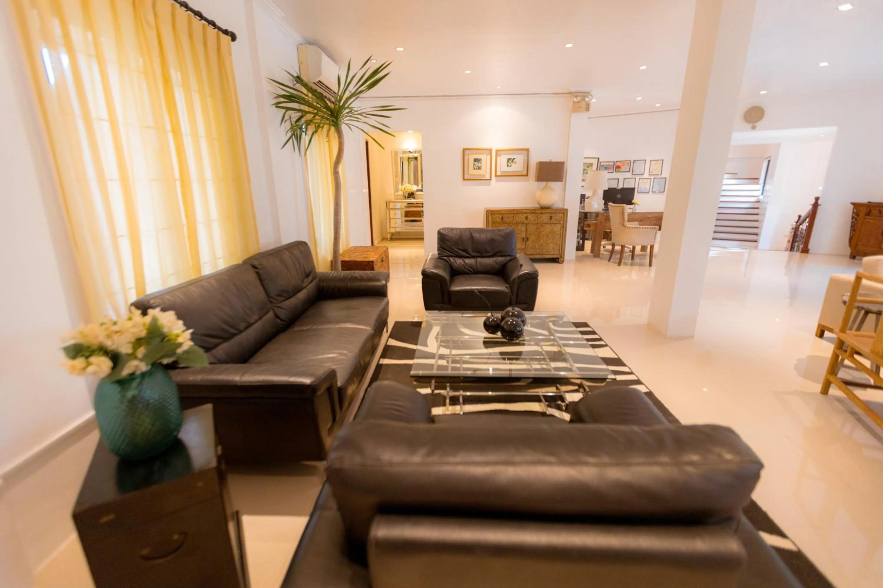 Living room in Bellagio Hills Hotel and Restaurant