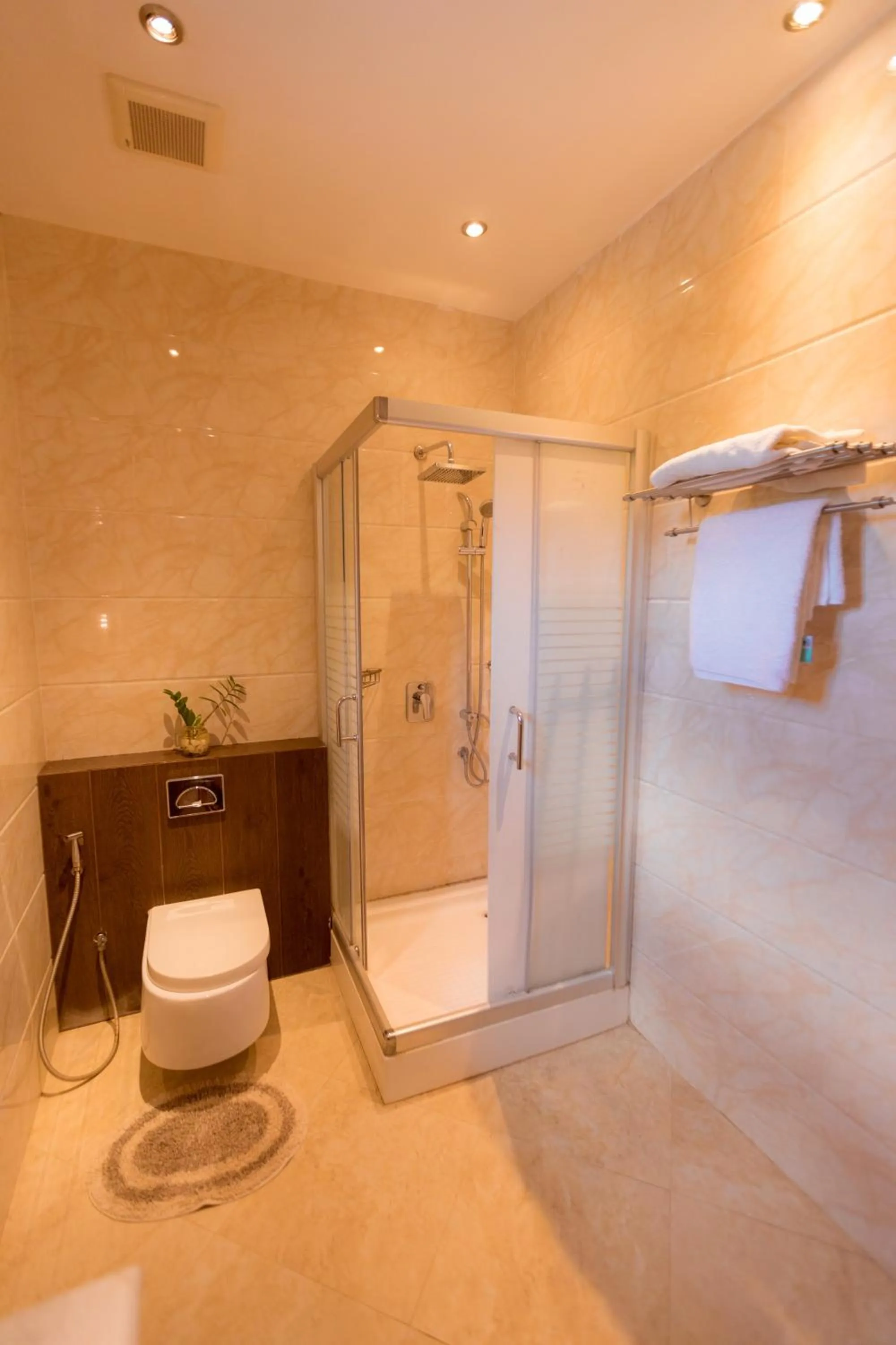 Bathroom in Bellagio Hills Hotel and Restaurant