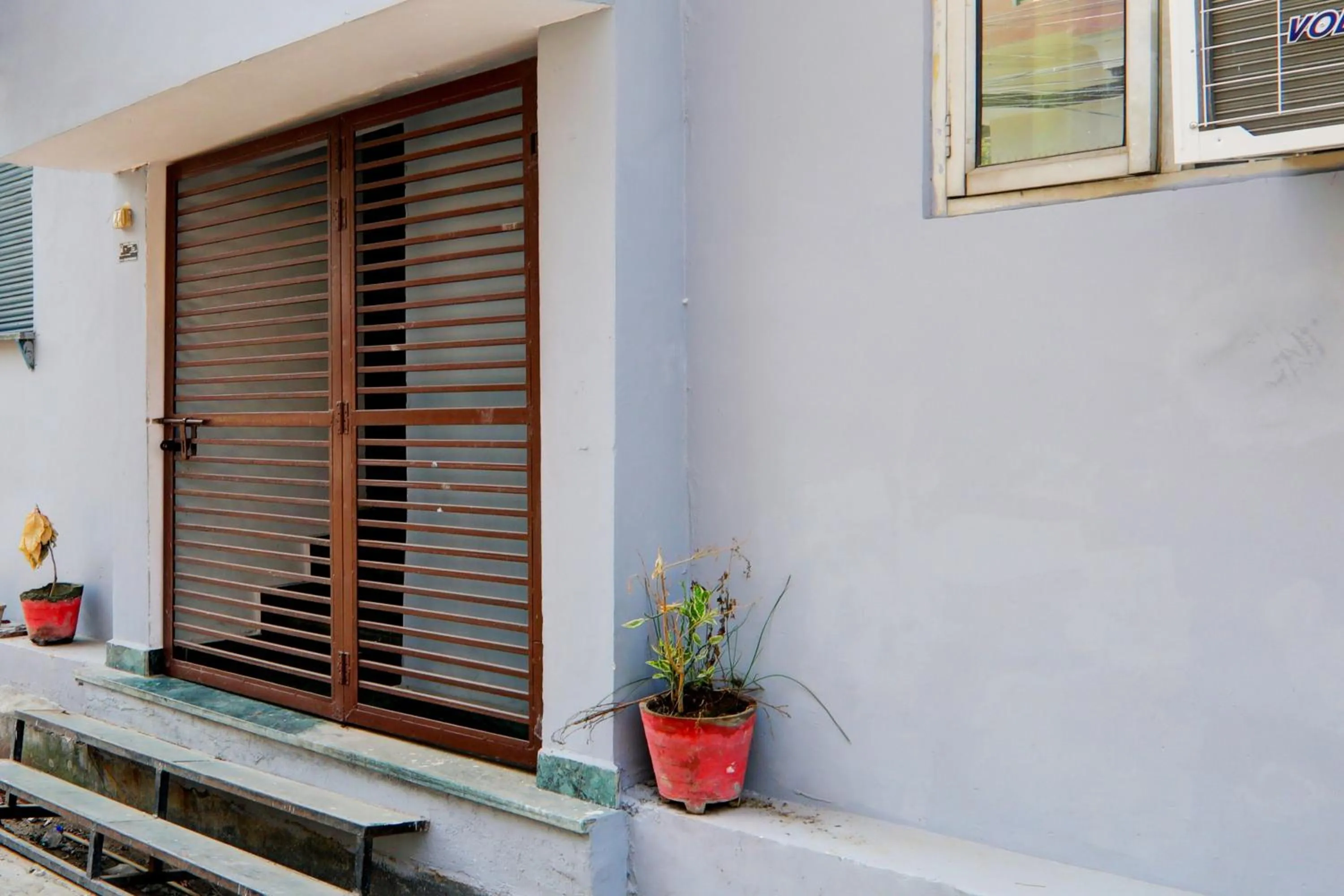 Facade/entrance in Hotel O Raama