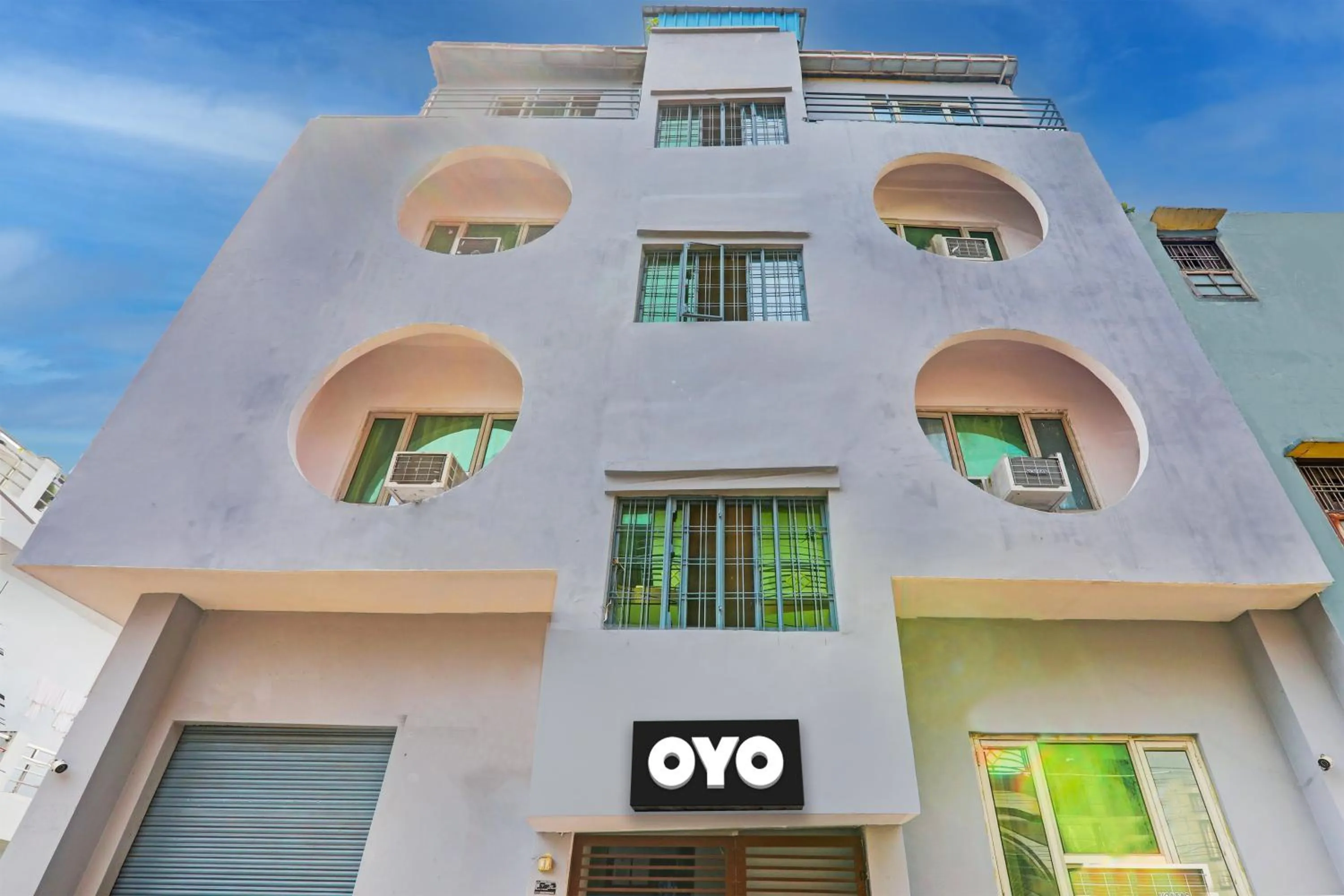 Facade/entrance in Hotel O Raama