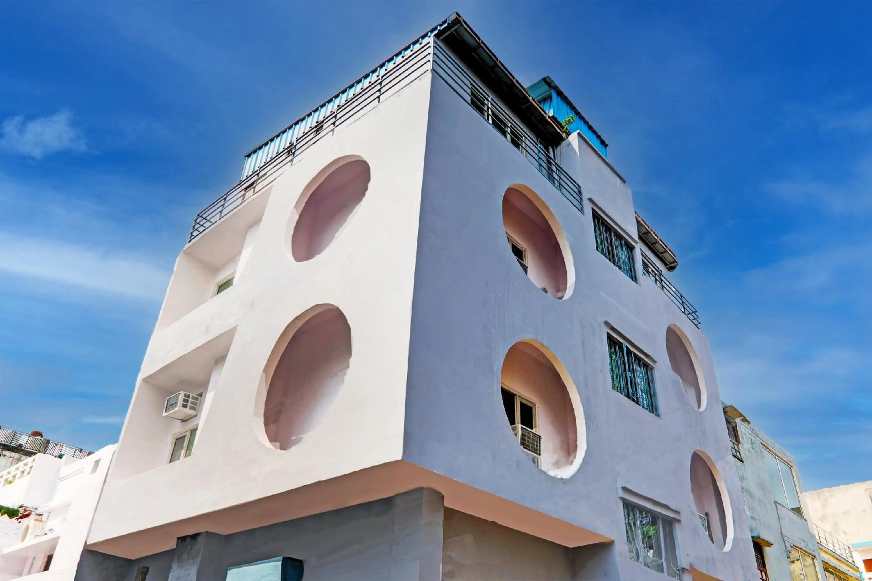 Facade/entrance in Hotel O Raama