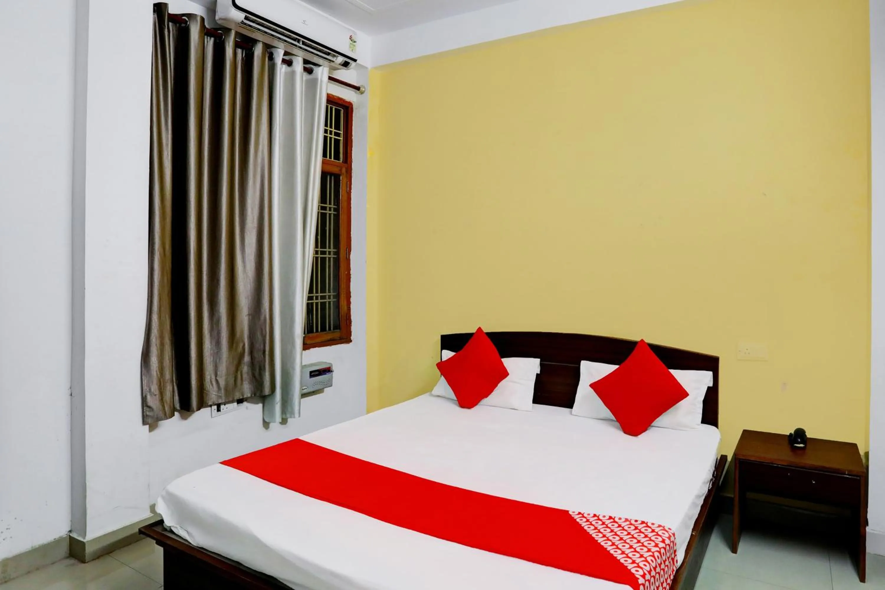 Bedroom in Hotel O Virasat Guest House