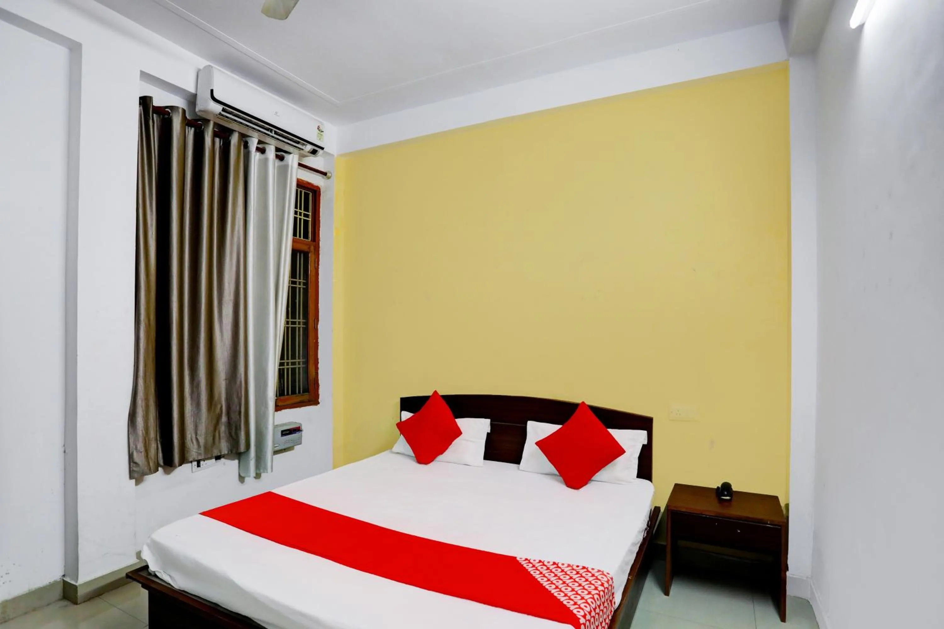 Bedroom in Hotel O Virasat Guest House