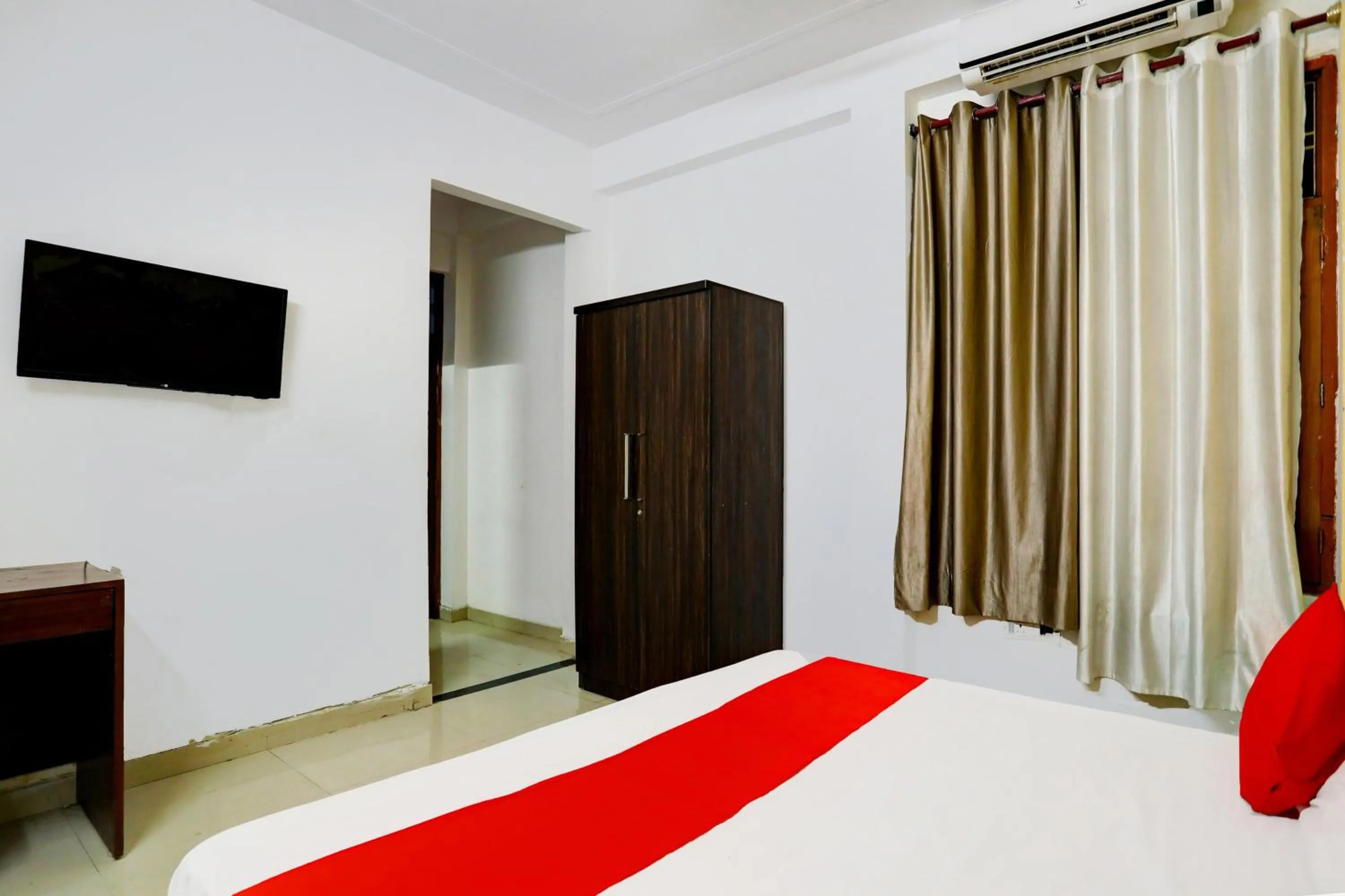 Bedroom in Hotel O Virasat Guest House