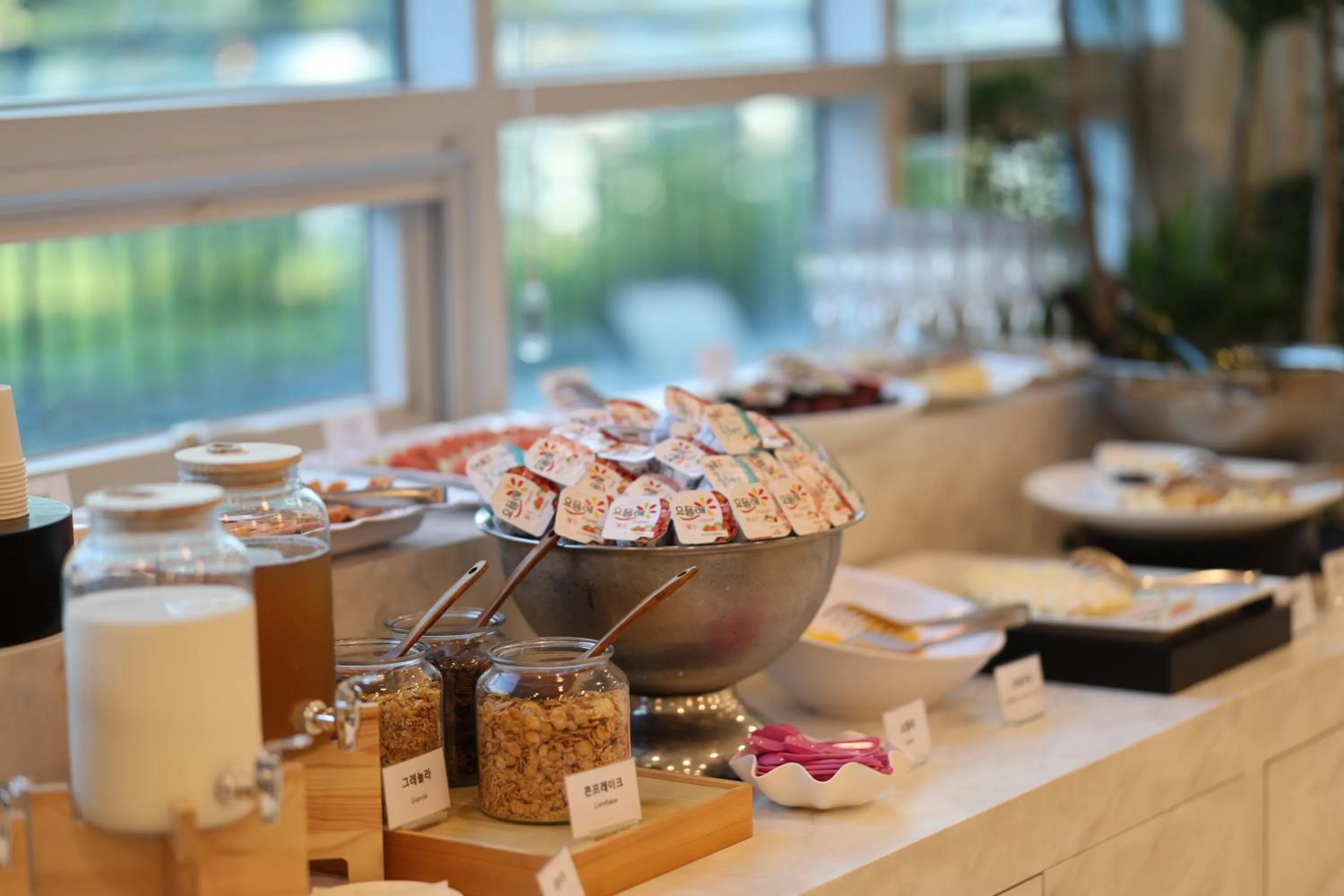 Restaurant/places to eat in The Hotel Soo