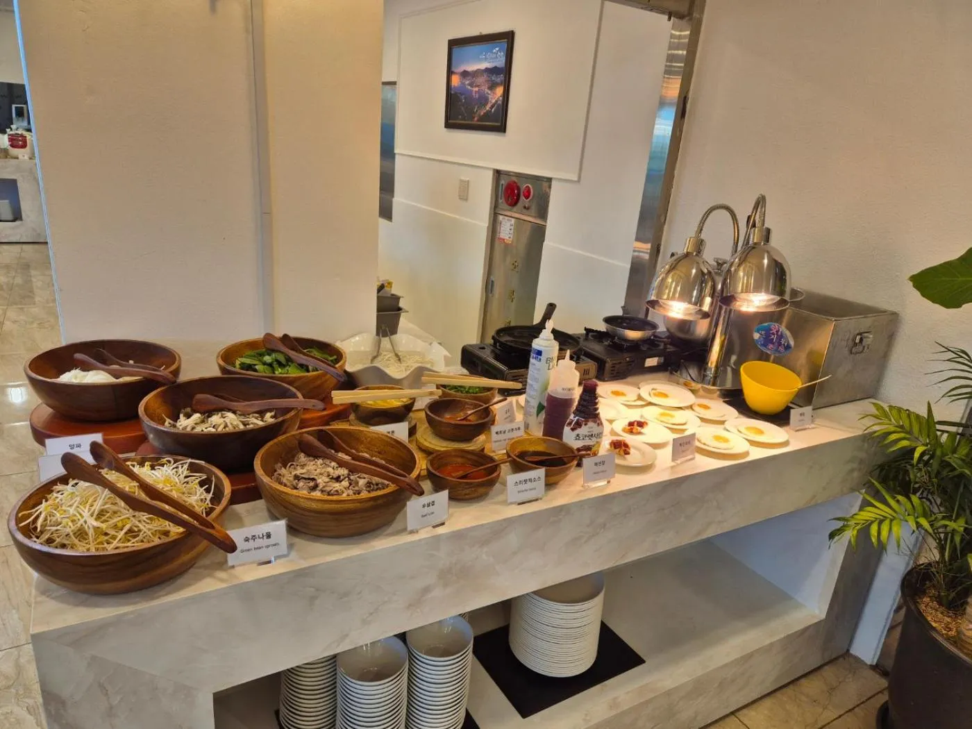 Restaurant/places to eat in The Hotel Soo