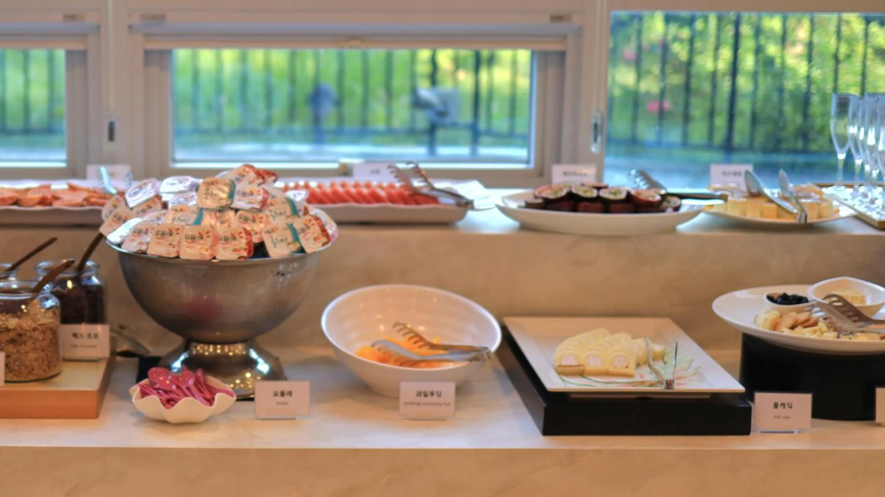 Restaurant/places to eat in The Hotel Soo