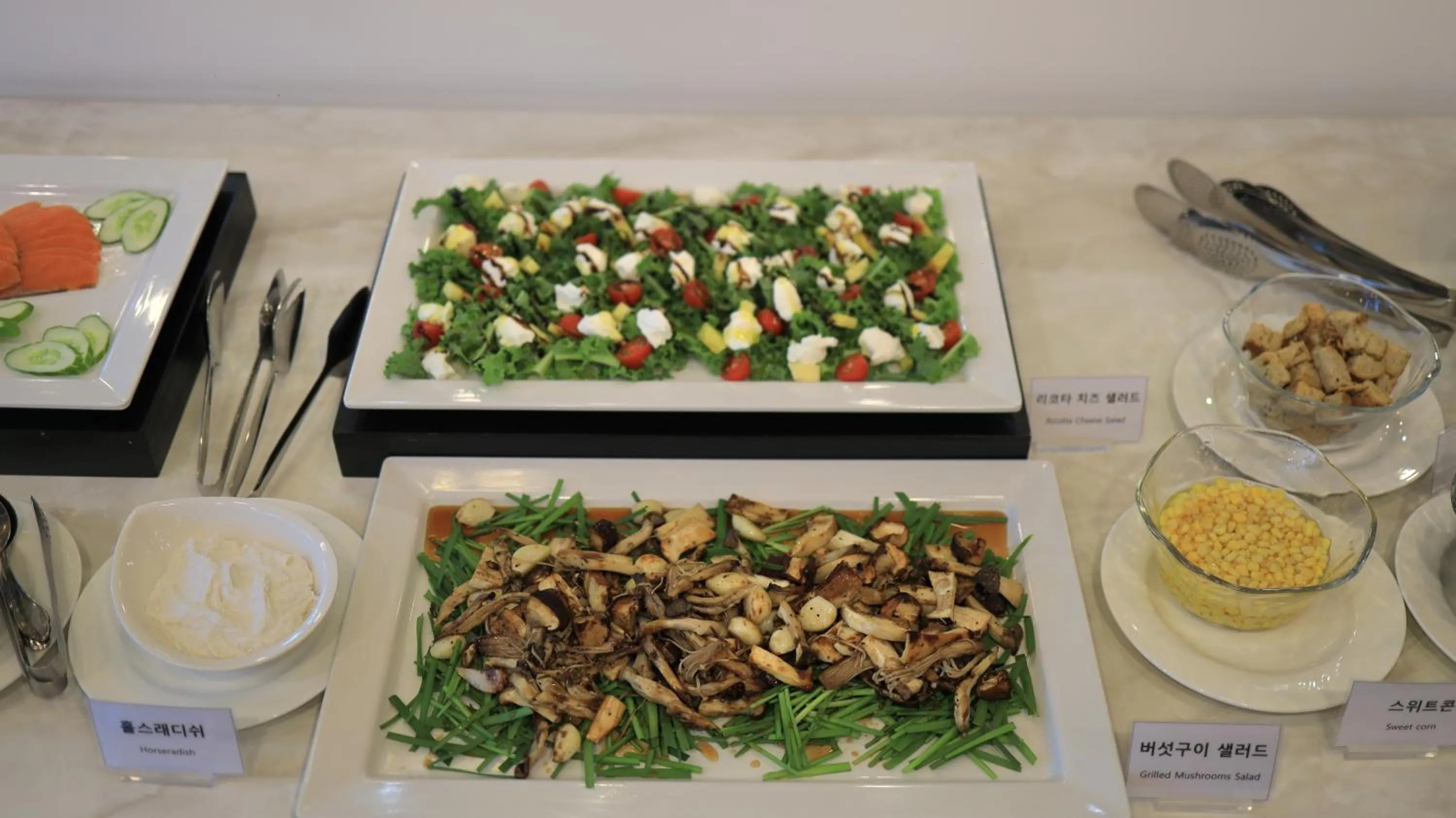 Restaurant/places to eat in The Hotel Soo