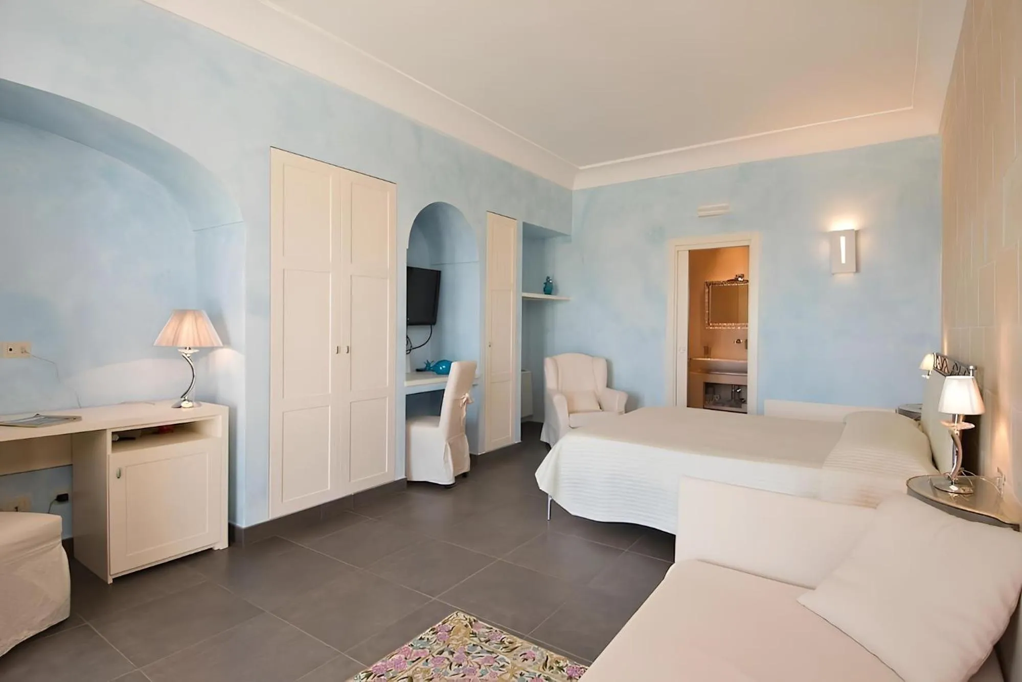 Photo of the whole room, Bed in Al Mirador Resort